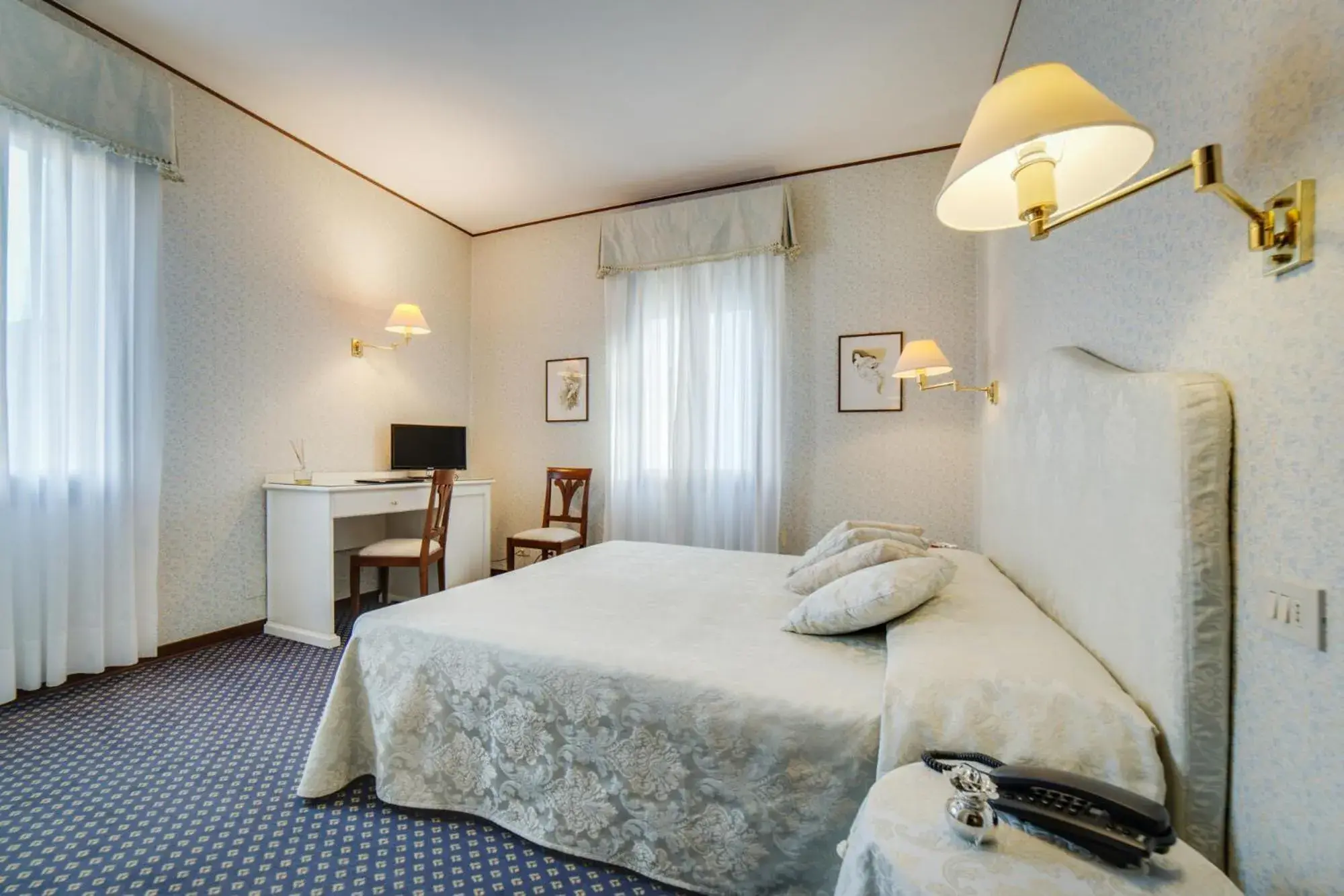 Photo of the whole room, Bed in Hotel La Meridiana