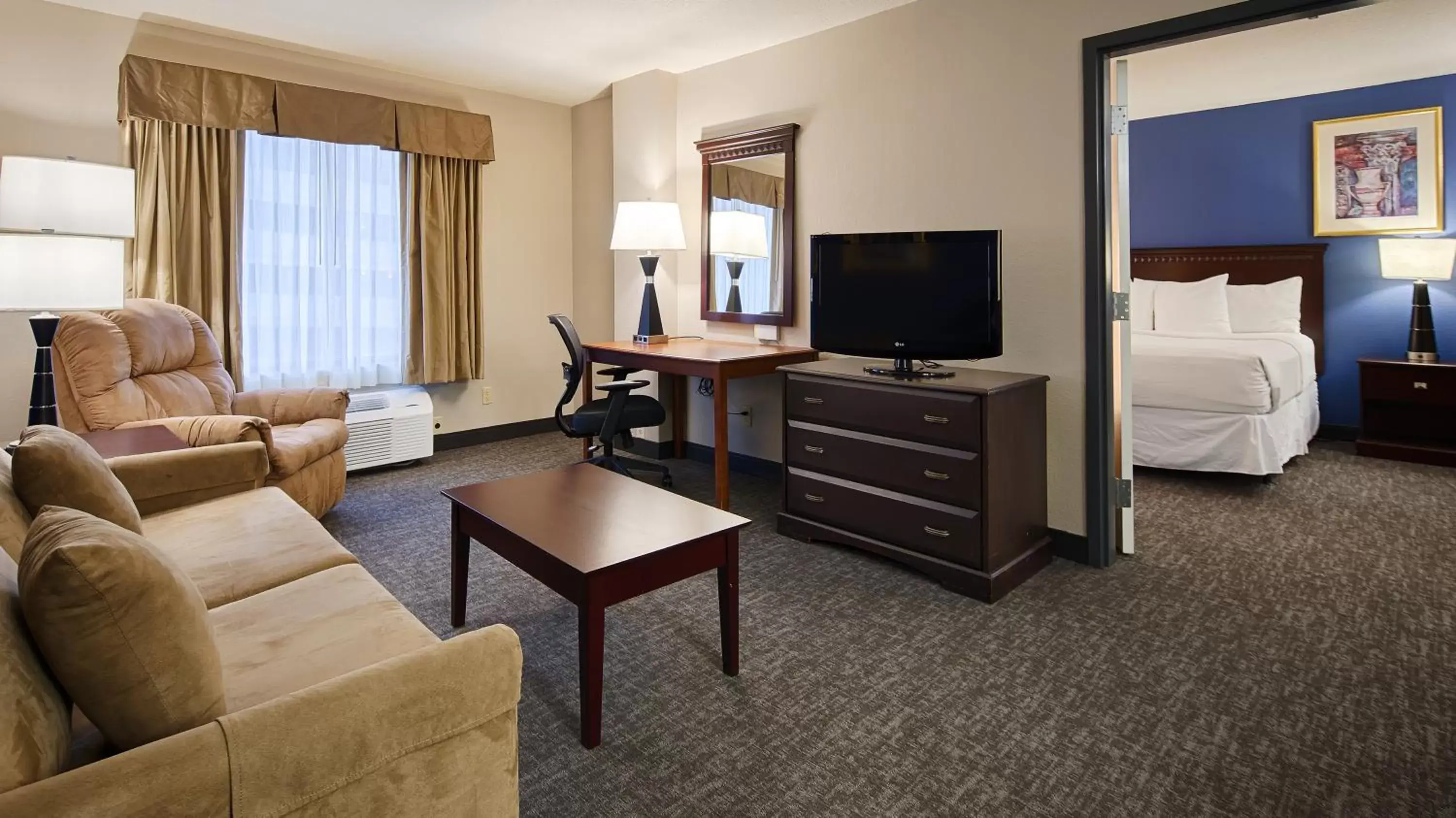 TV/Entertainment Center in SureStay Plus Hotel by Best Western Houston Medical Center