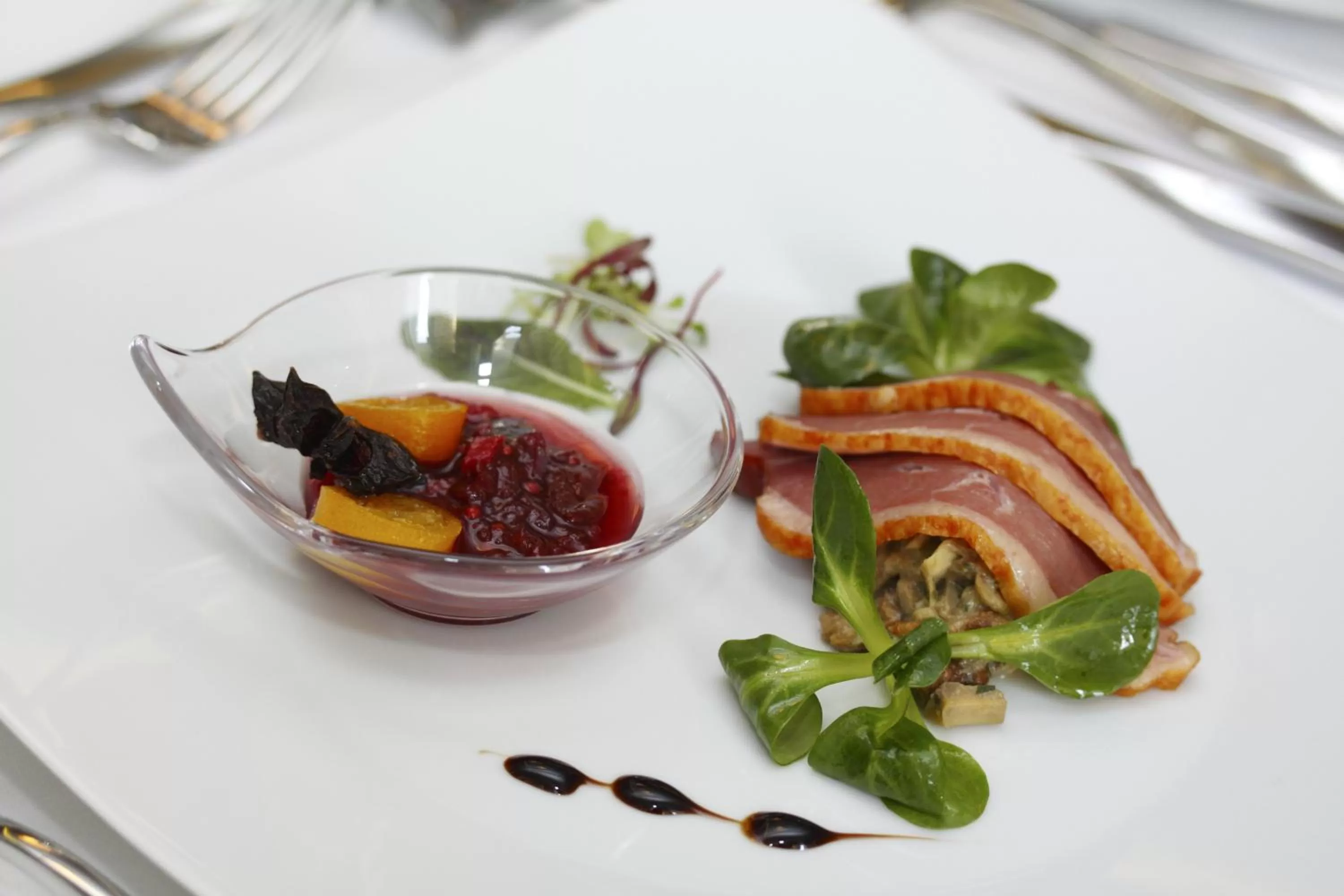 Food and drinks in Mikado Hotel