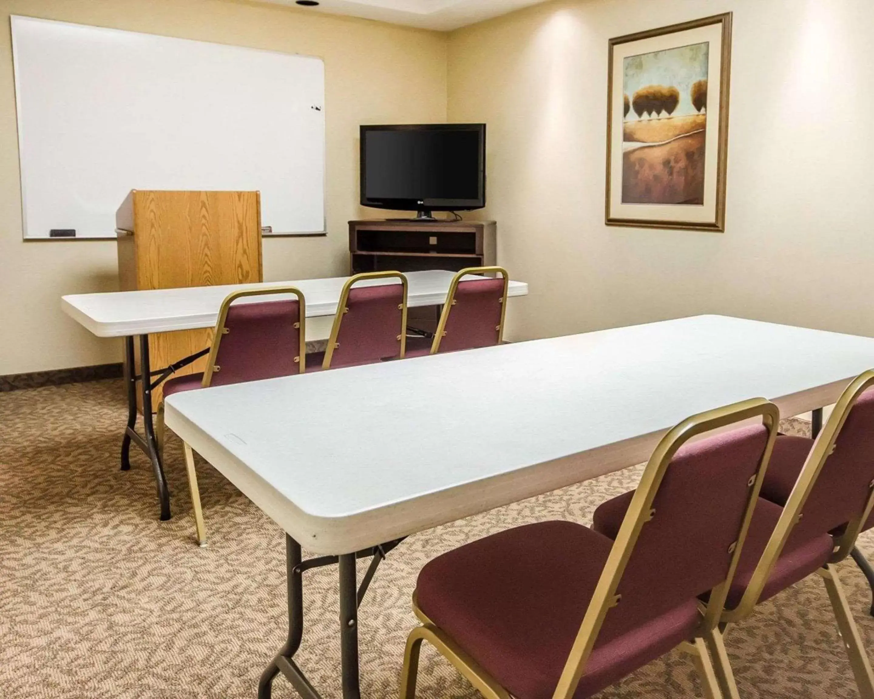 On site, TV/Entertainment Center in Comfort Suites Elizabethtown