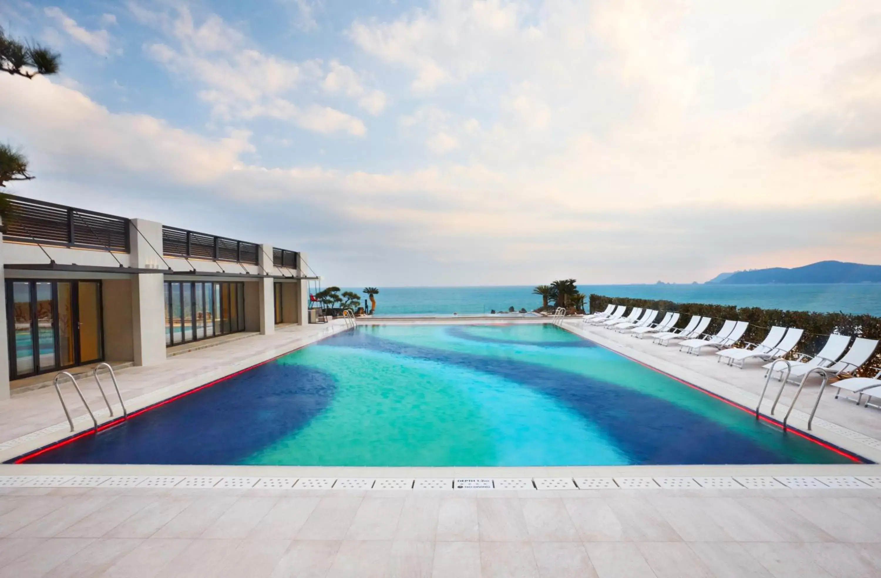 Swimming Pool in Paradise Hotel Busan