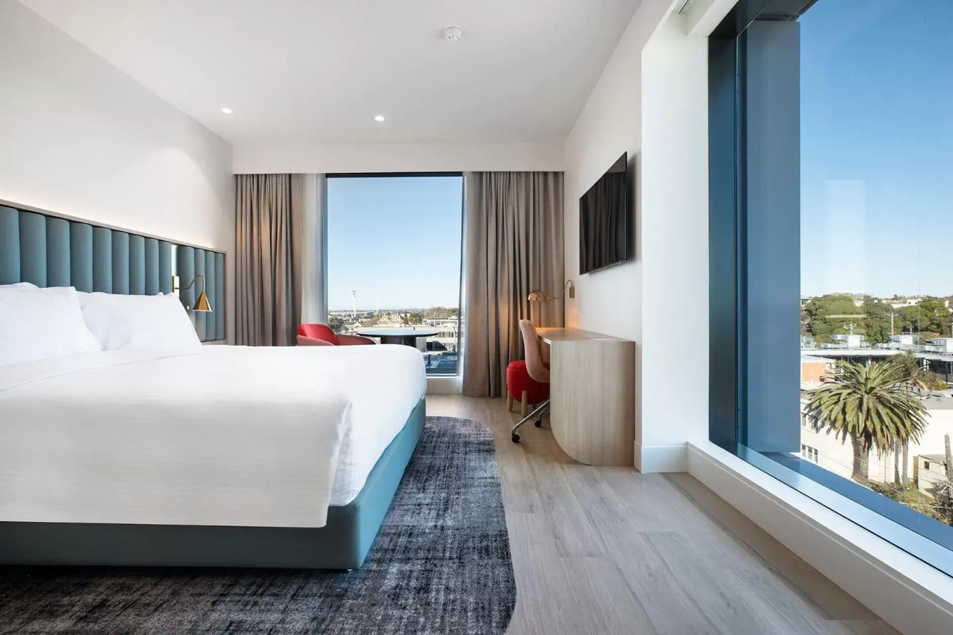 Bed in Holiday Inn & Suites Geelong, an IHG Hotel