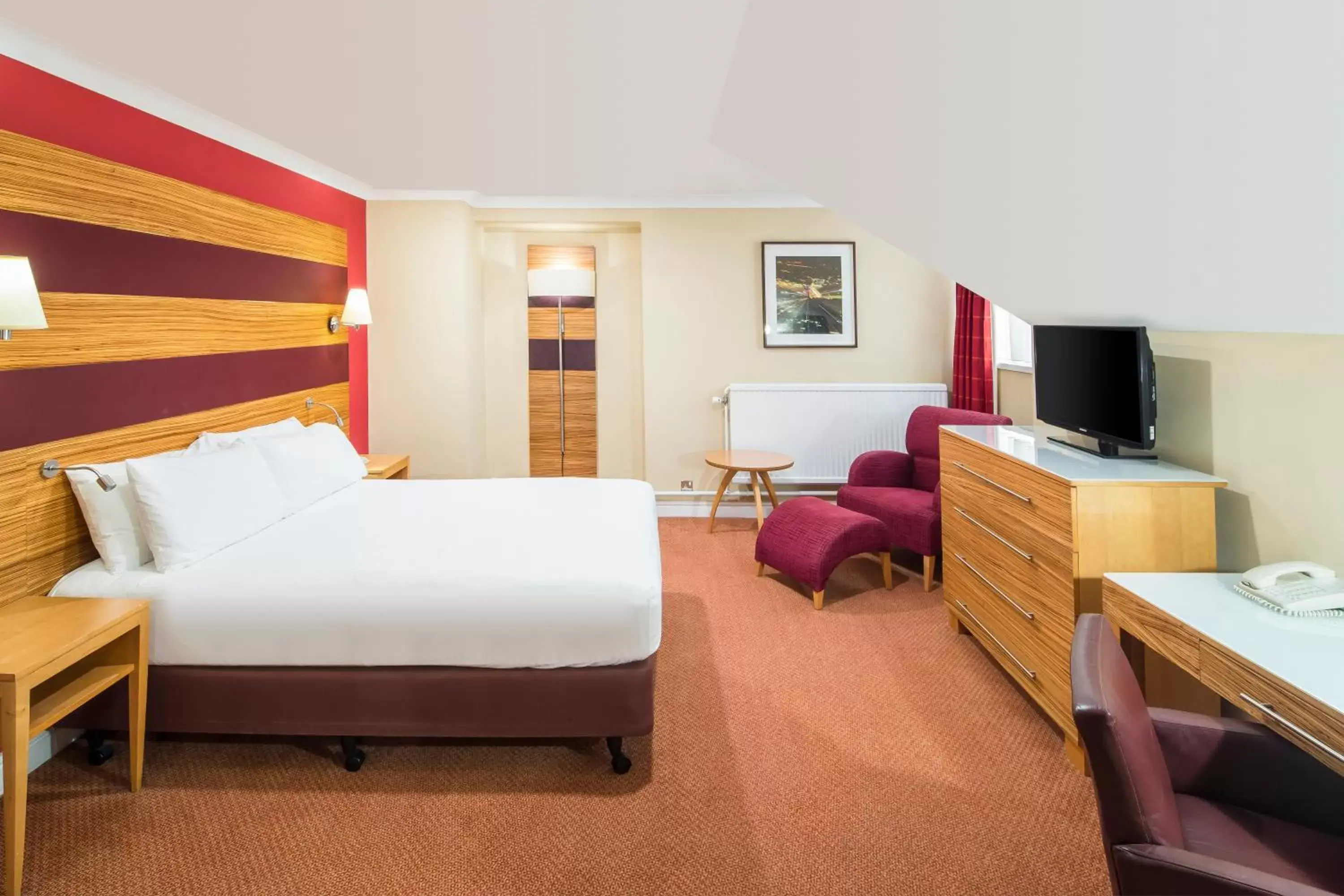 Photo of the whole room, Bed in Crowne Plaza Chester, an IHG Hotel