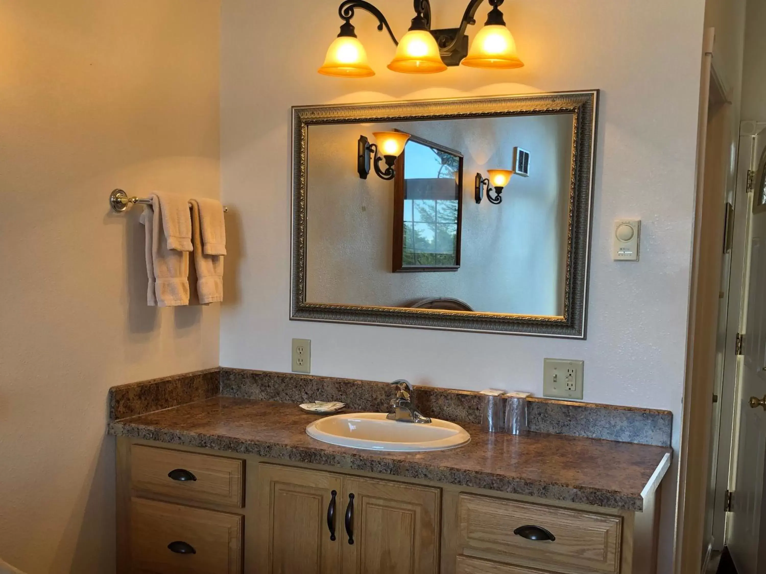 Queen Room with Spa Bath in The Landmark Inn Queen Room with Spa Bath in The Landmark Inn