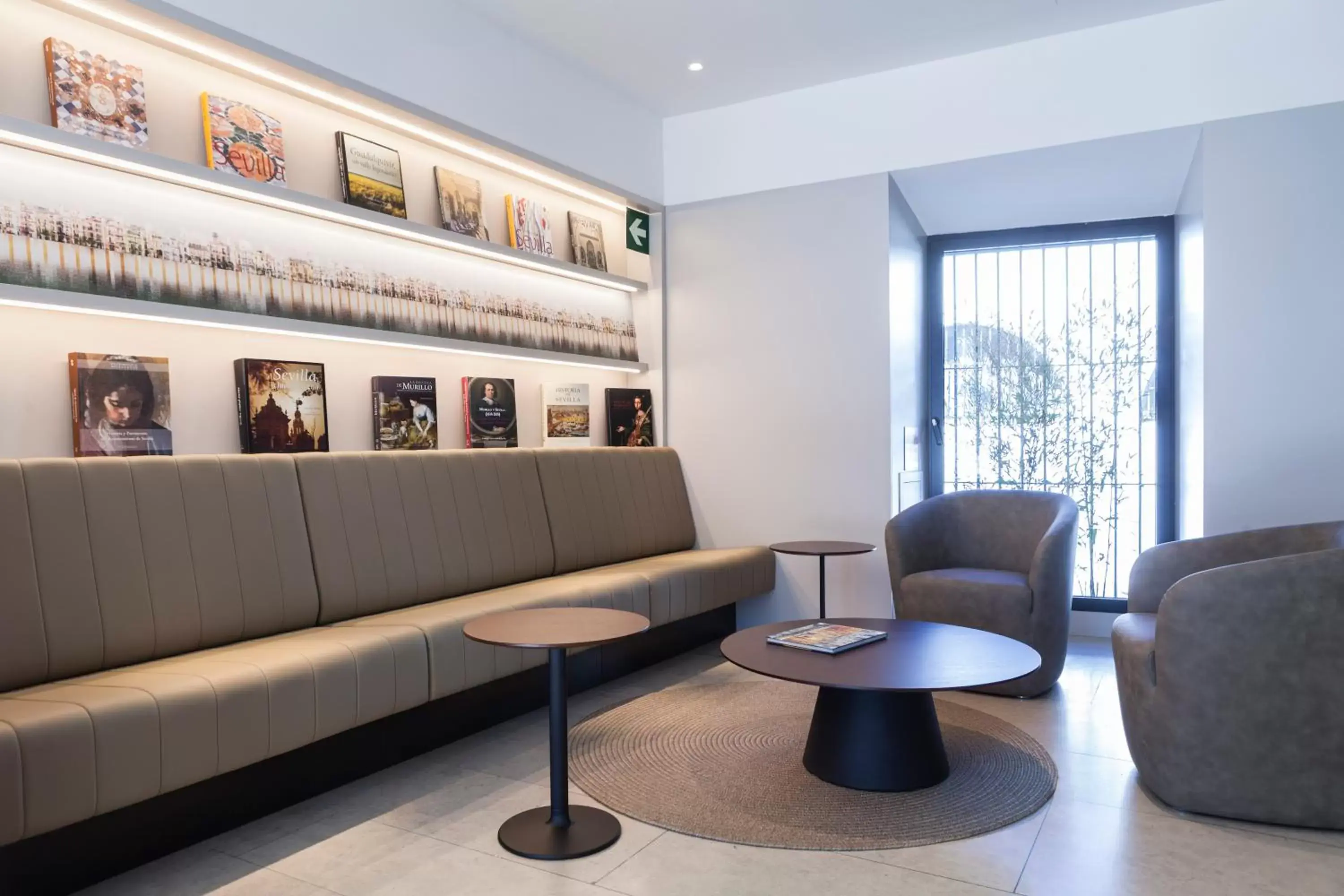 Seating area, Lounge/Bar in Hotel Kivir