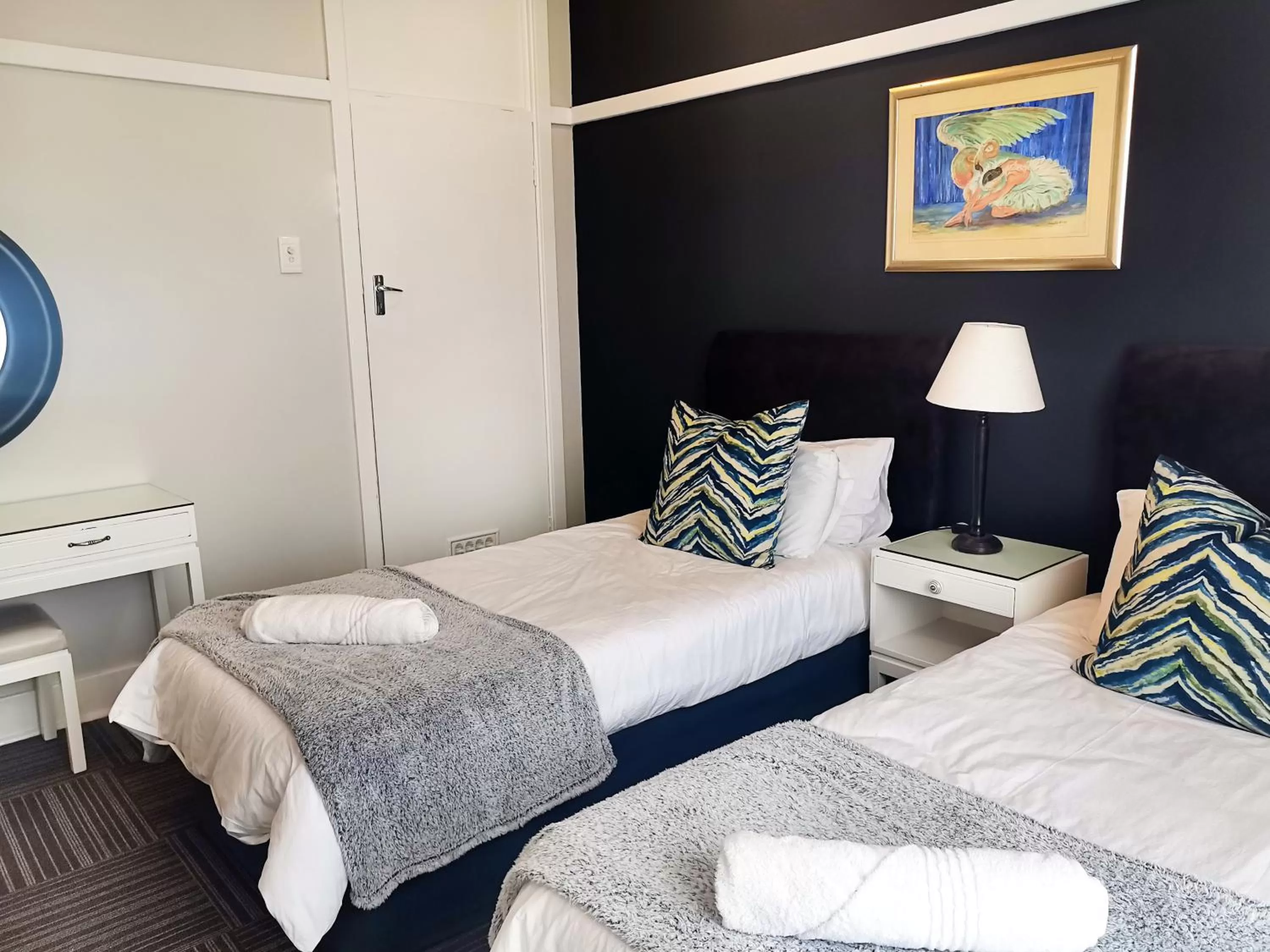 Bedroom, Bed in Thistle Hotel