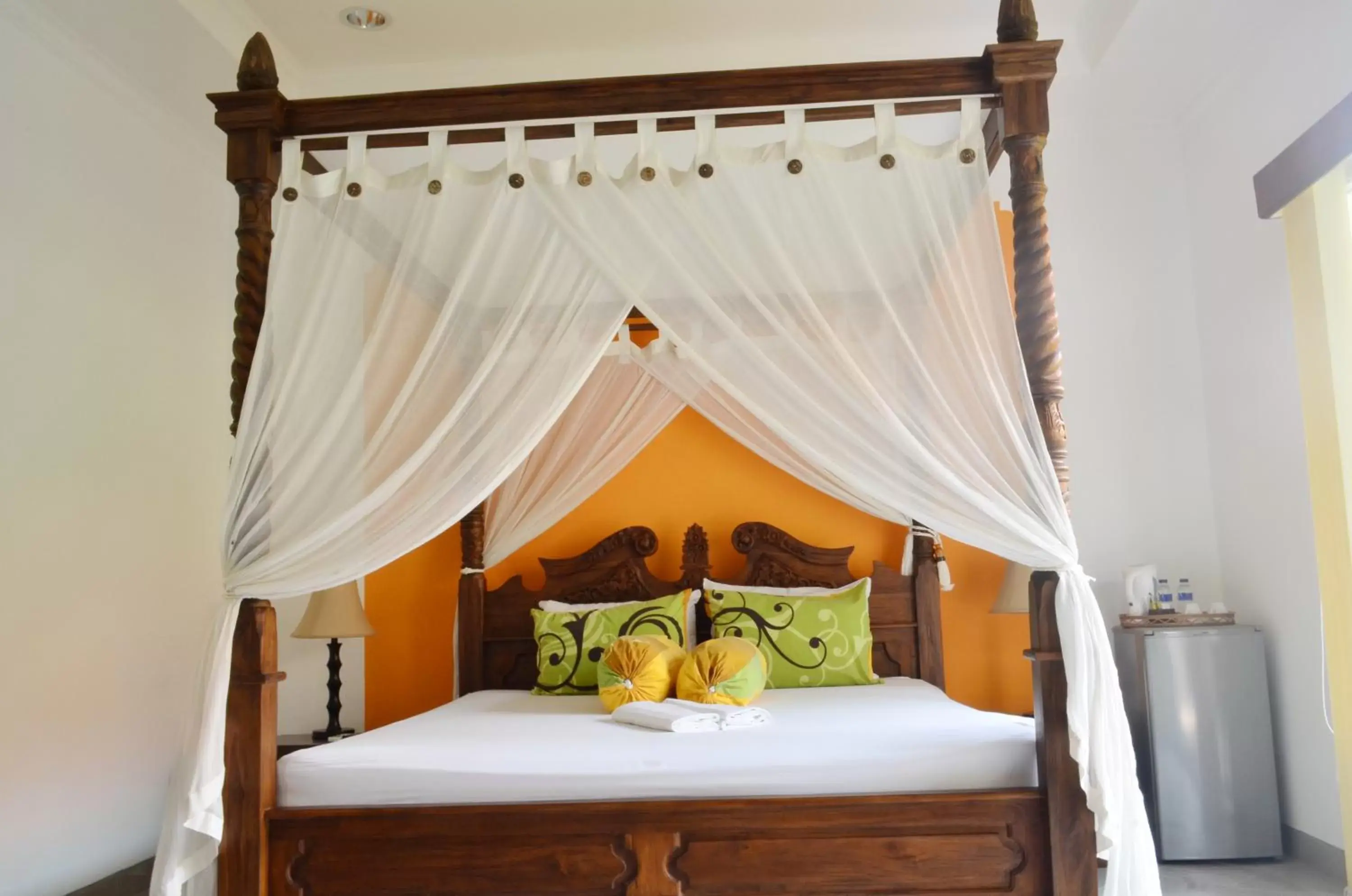 Bedroom, Bed in Aquarius Beach Hotel