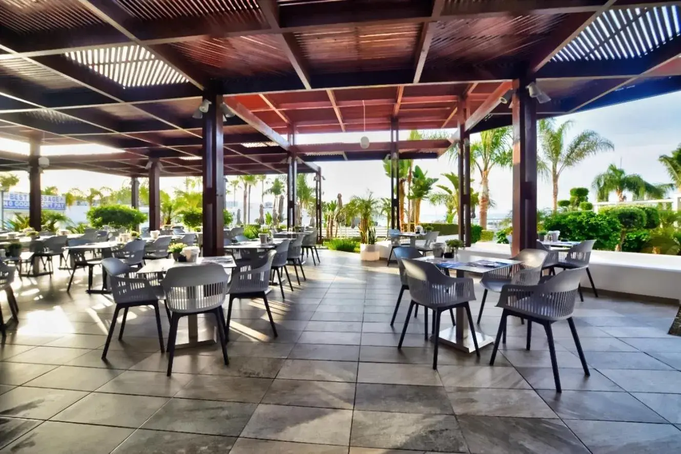 Restaurant/Places to Eat in Vassos Nissi Plage Hotel & Spa