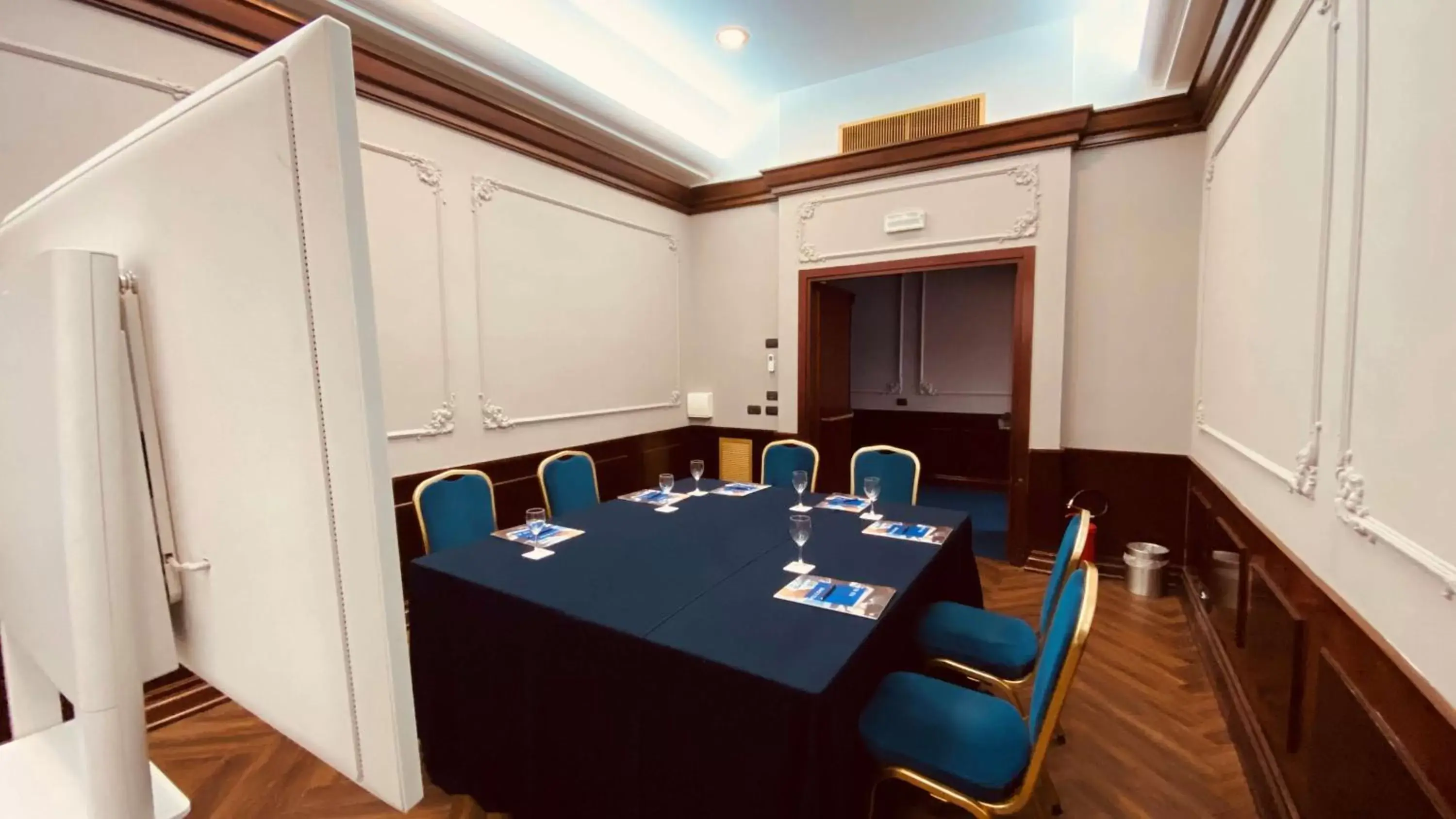 Meeting/conference room in Radisson Blu GHR Rome