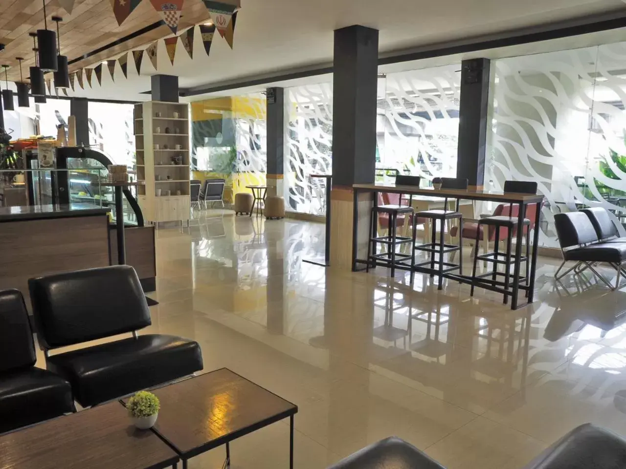 Restaurant/places to eat, Lounge/Bar in d'primahotel ITC Mangga Dua