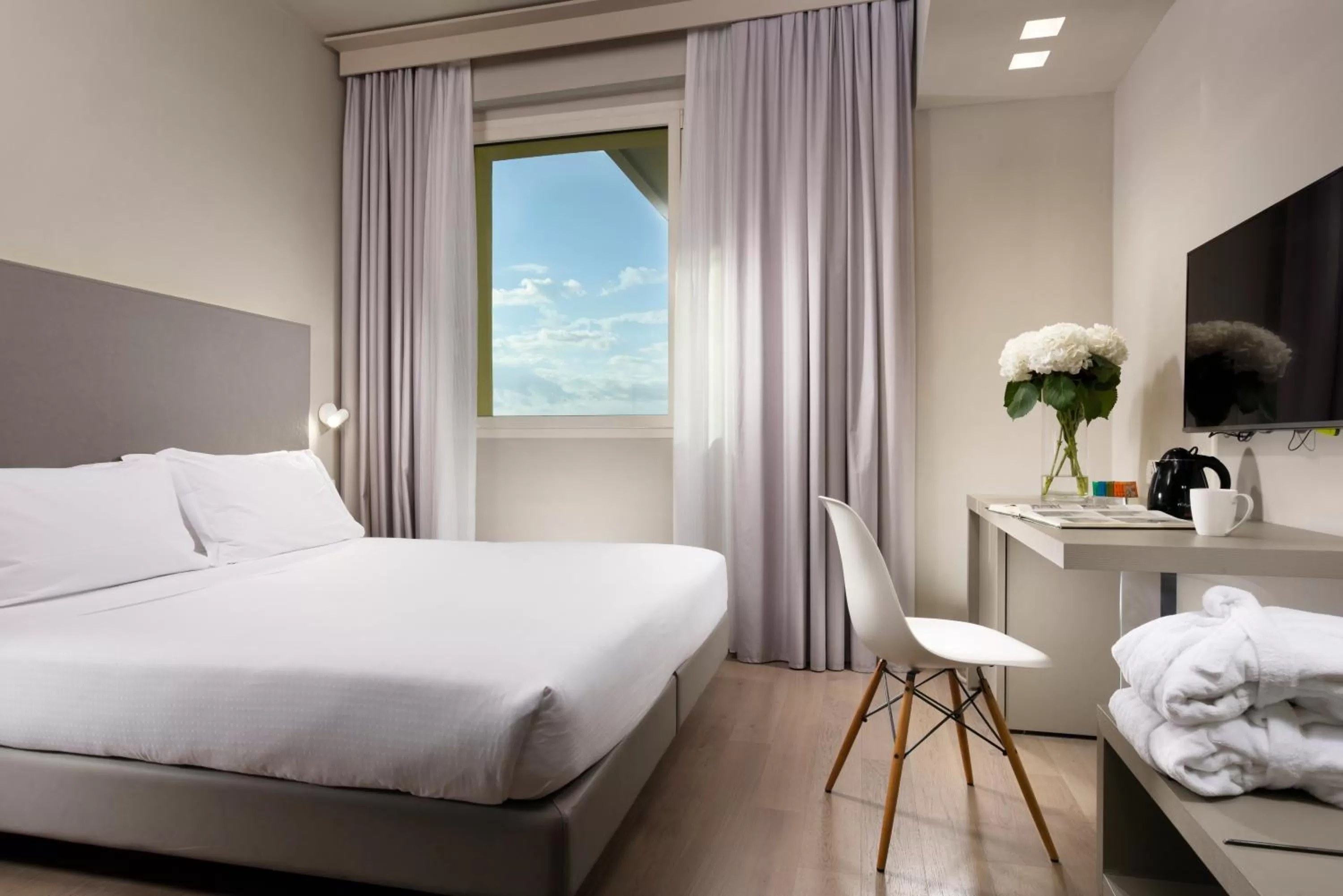 Photo of the whole room, Bed in Hotel Glance In Florence