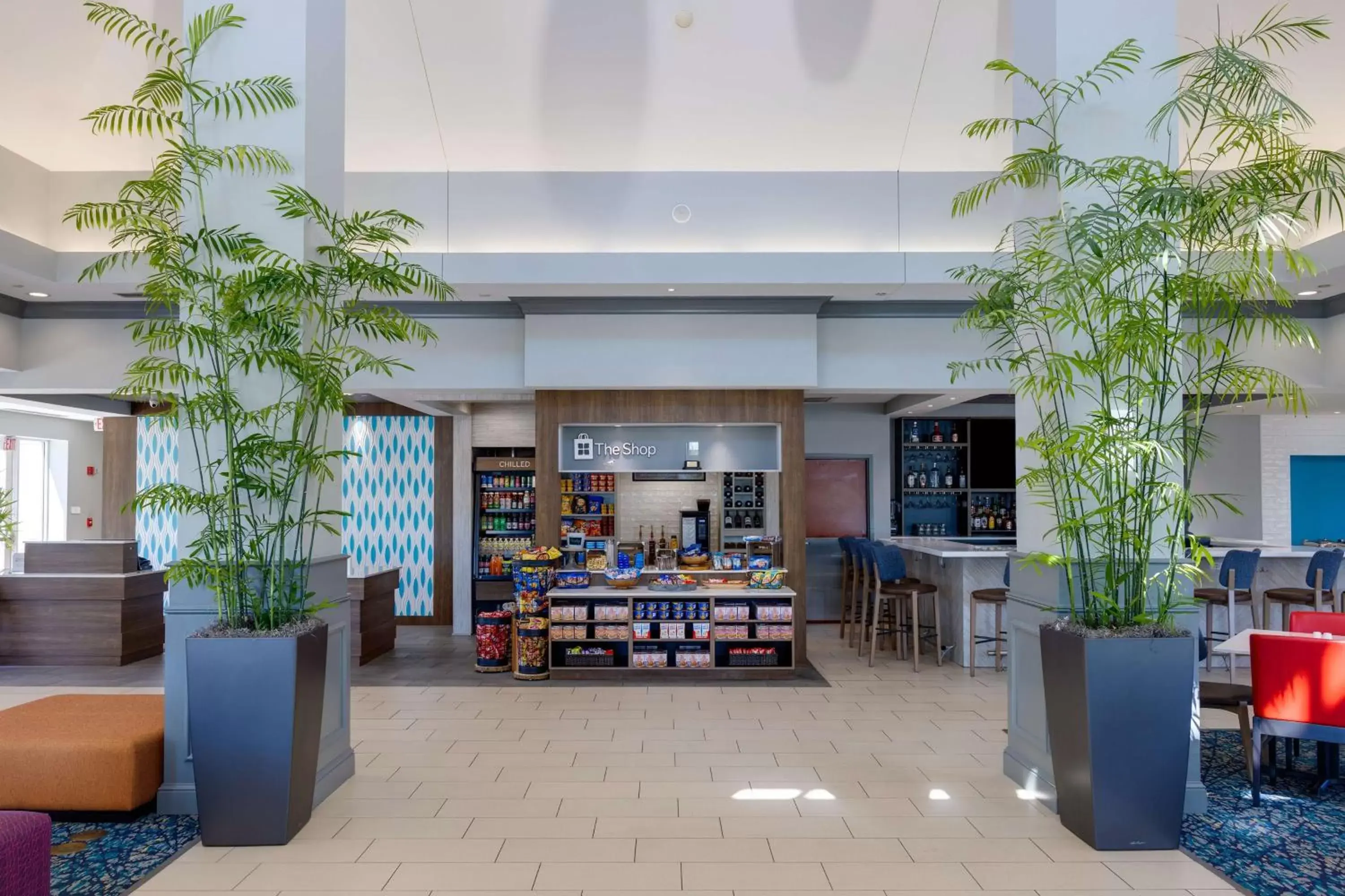 Dining area in Hilton Garden Inn Oklahoma City Airport