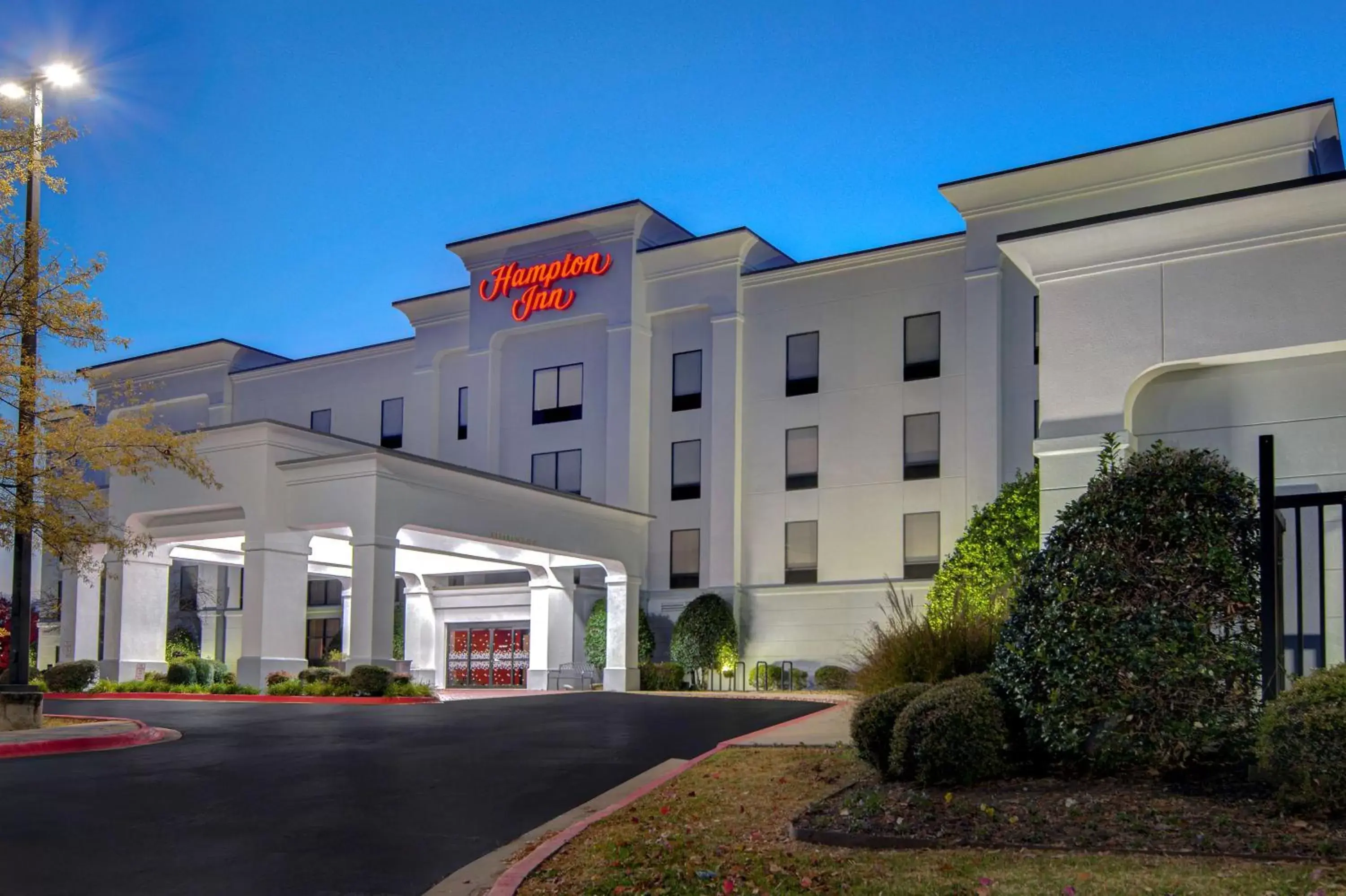 Property Building in Hampton Inn Fayetteville