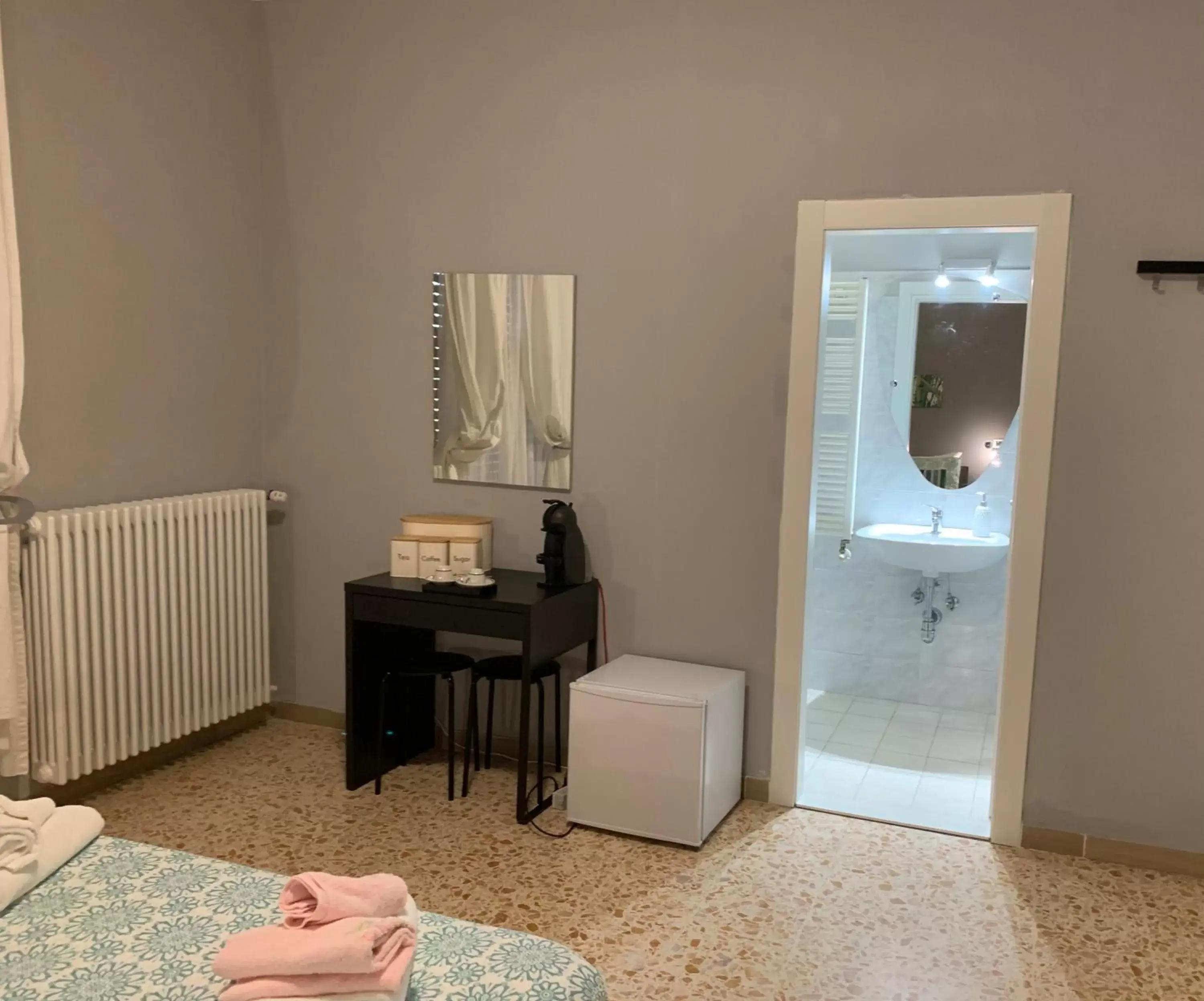 Bathroom, TV/Entertainment Center in B&B Residence Armonia Sulmona