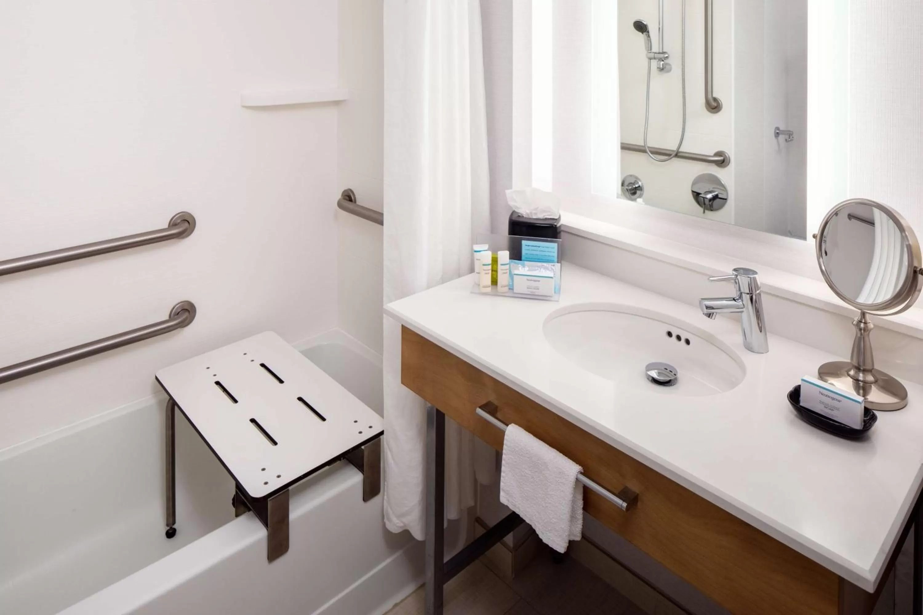 Bathroom in Hampton Inn & Suites by Hilton Miami Downtown/Brickell