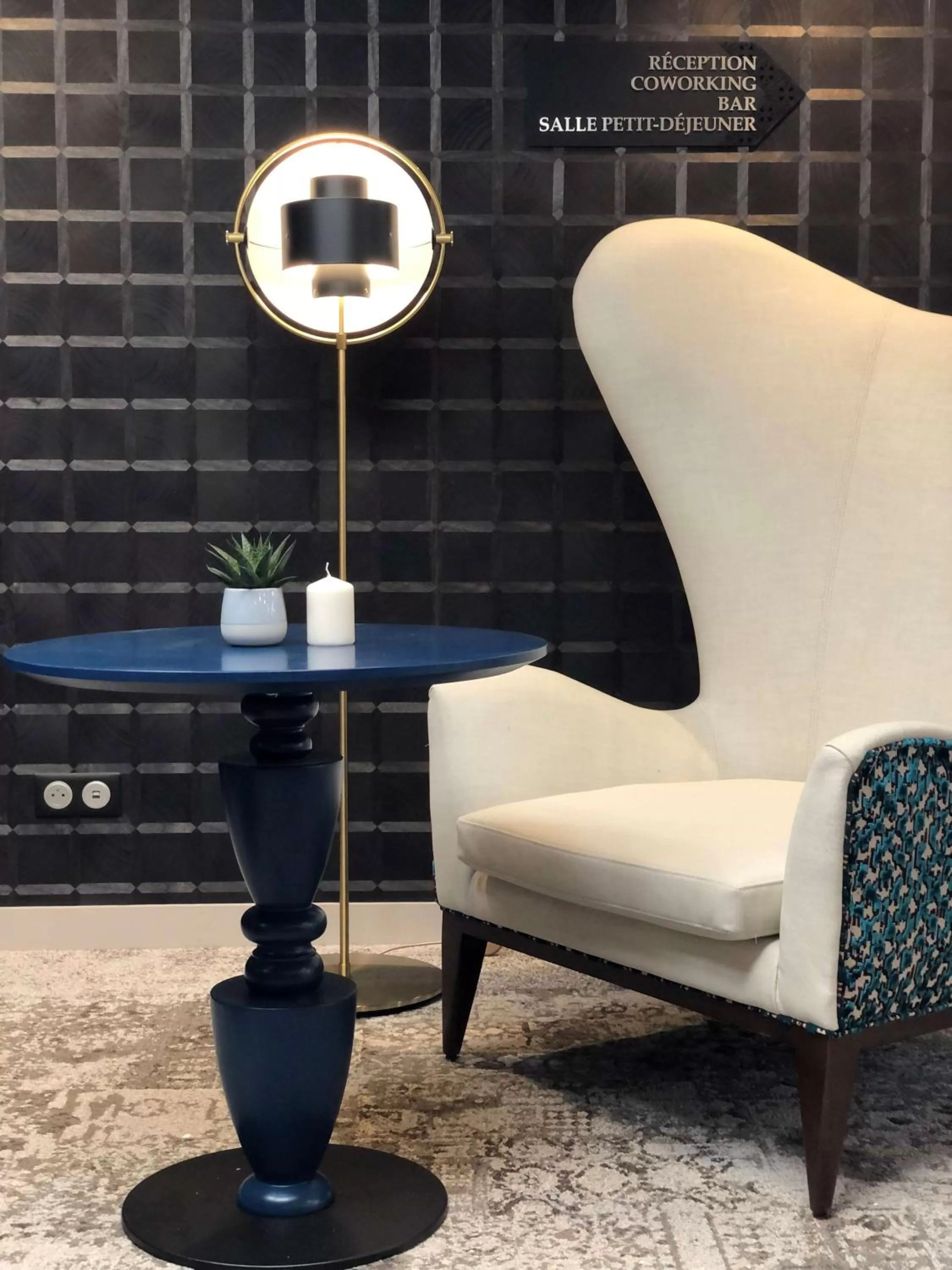 Lobby or reception in Best Western Plus Le Conquerant Rouen Nord