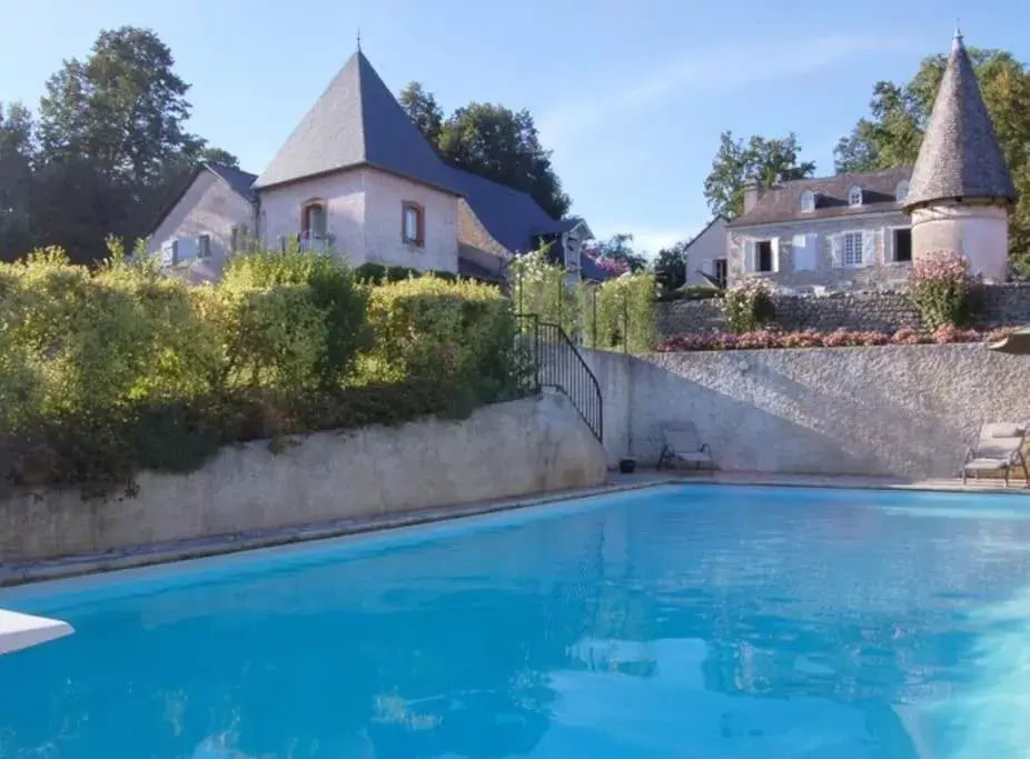 Pool view, Property Building in Le Peyret