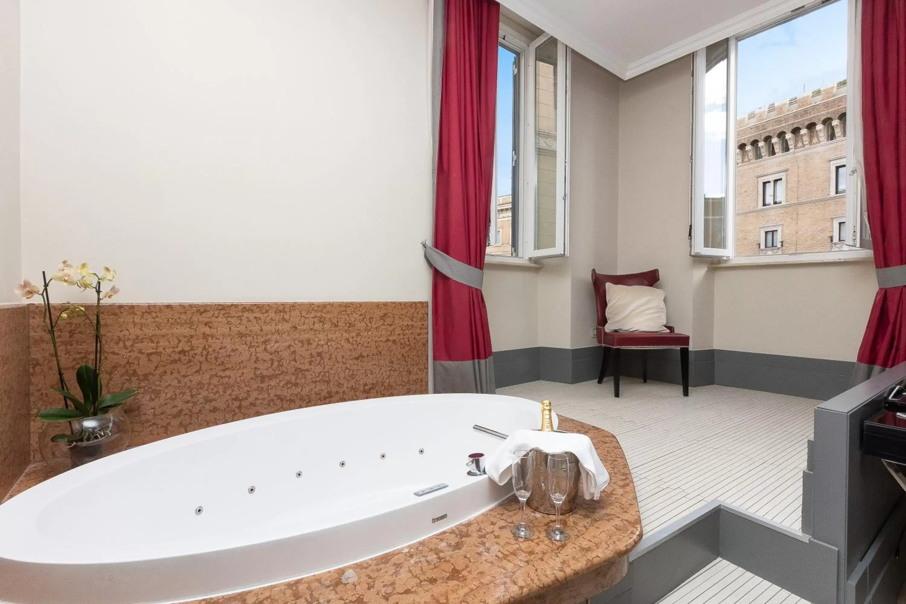 Hot Tub in Hotel Castellino Roma