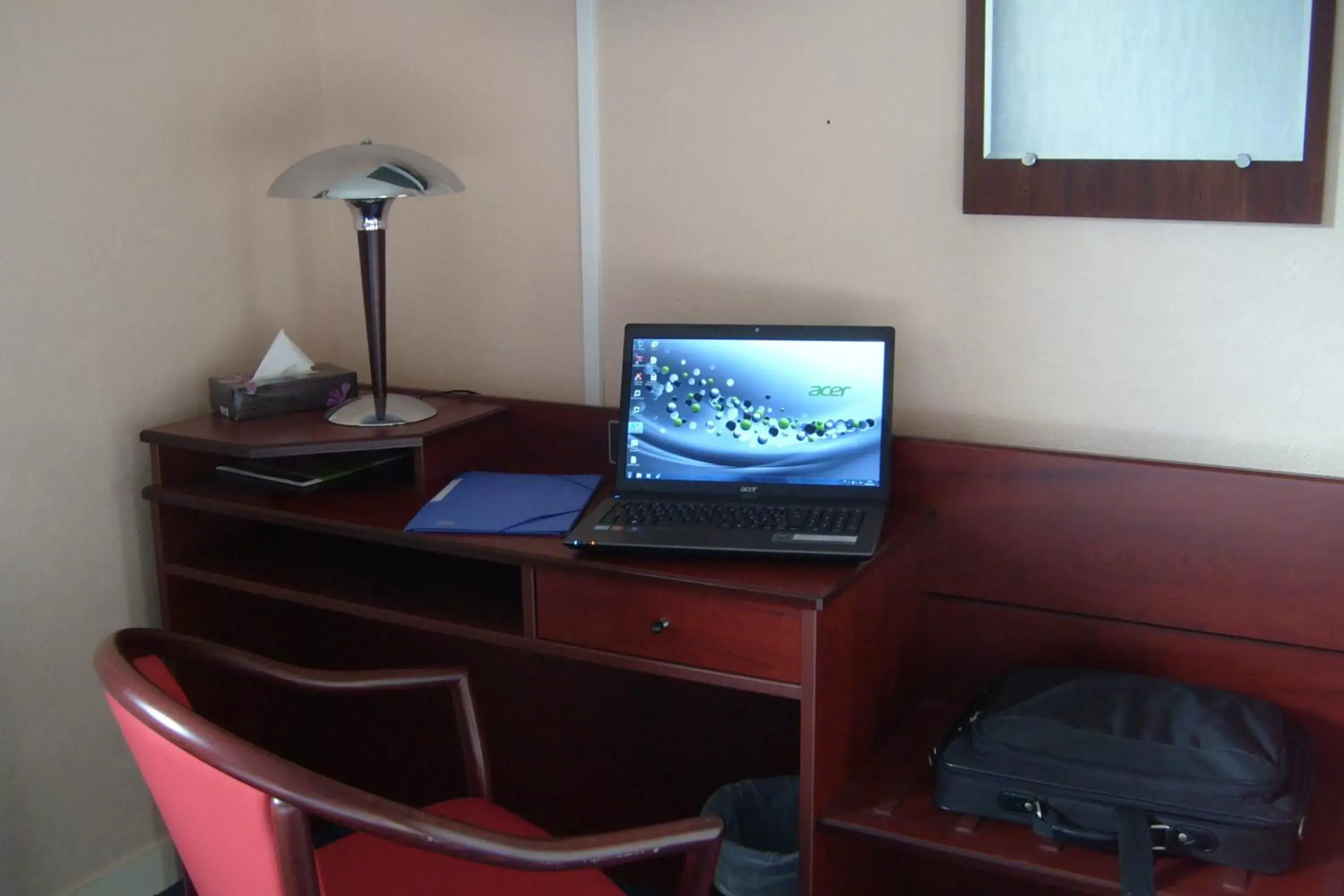 Business facilities, TV/Entertainment Center in Cit'Hotel Saint Jacques