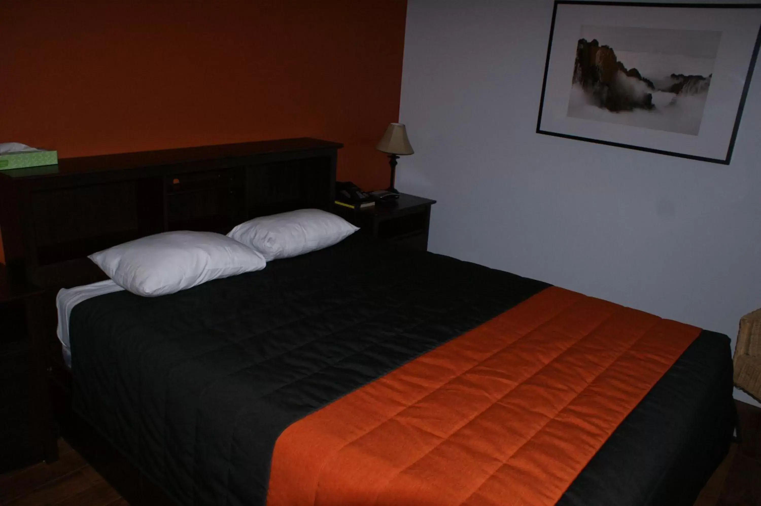 Bed in Motel Le Victo