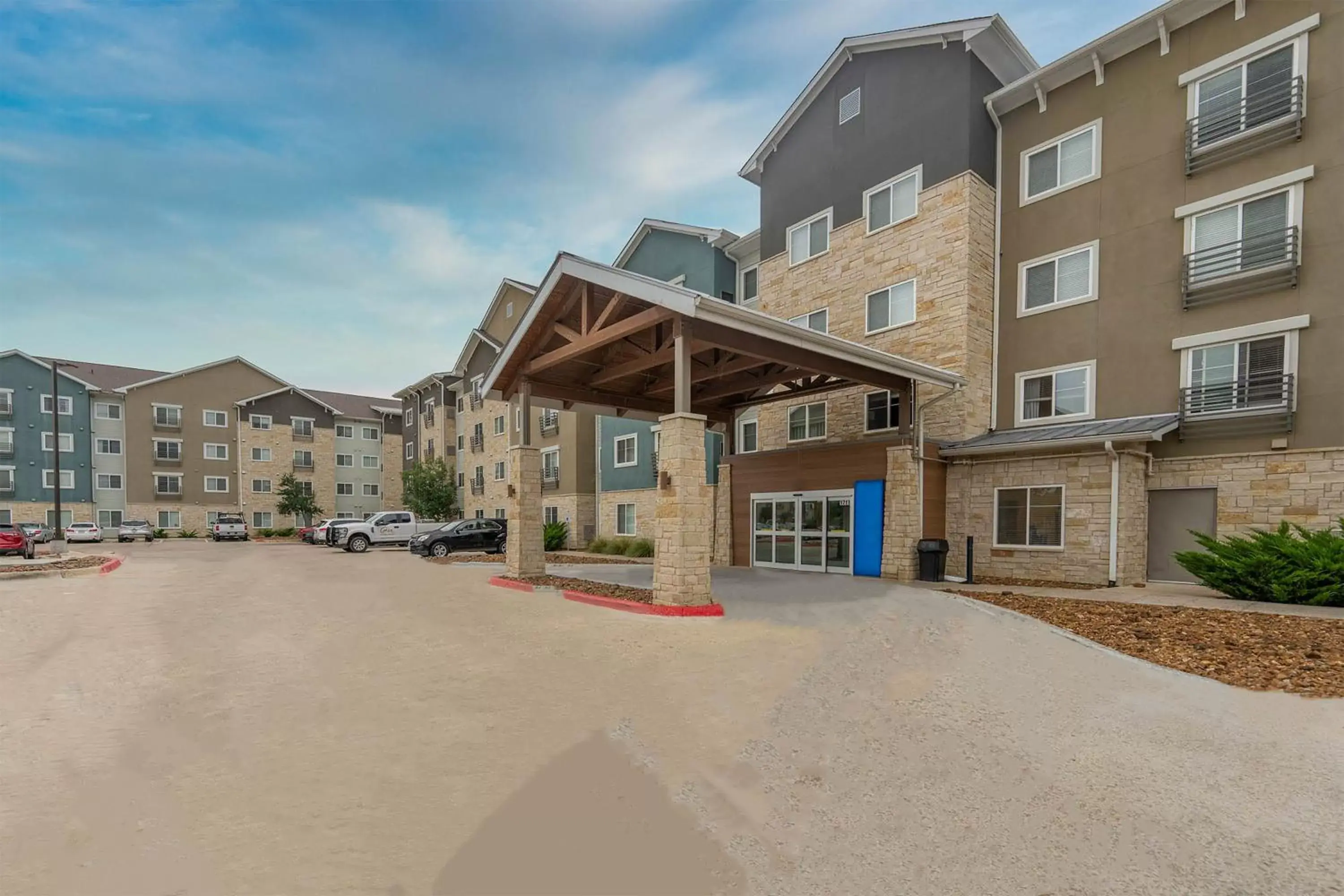 Property Building in Soka Suites Dallas - Las Colinas