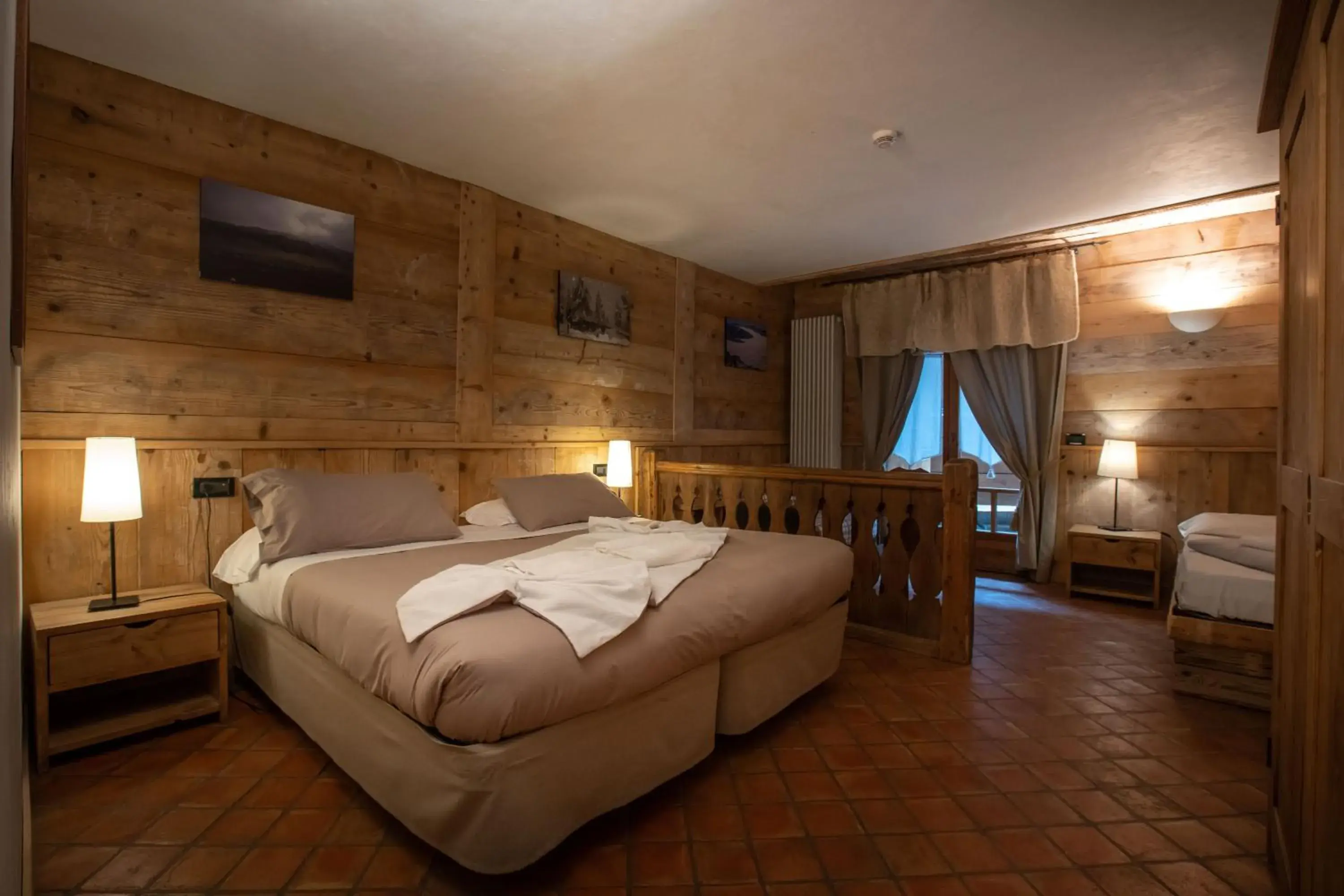 Bed in Hotel Chalet Svizzero