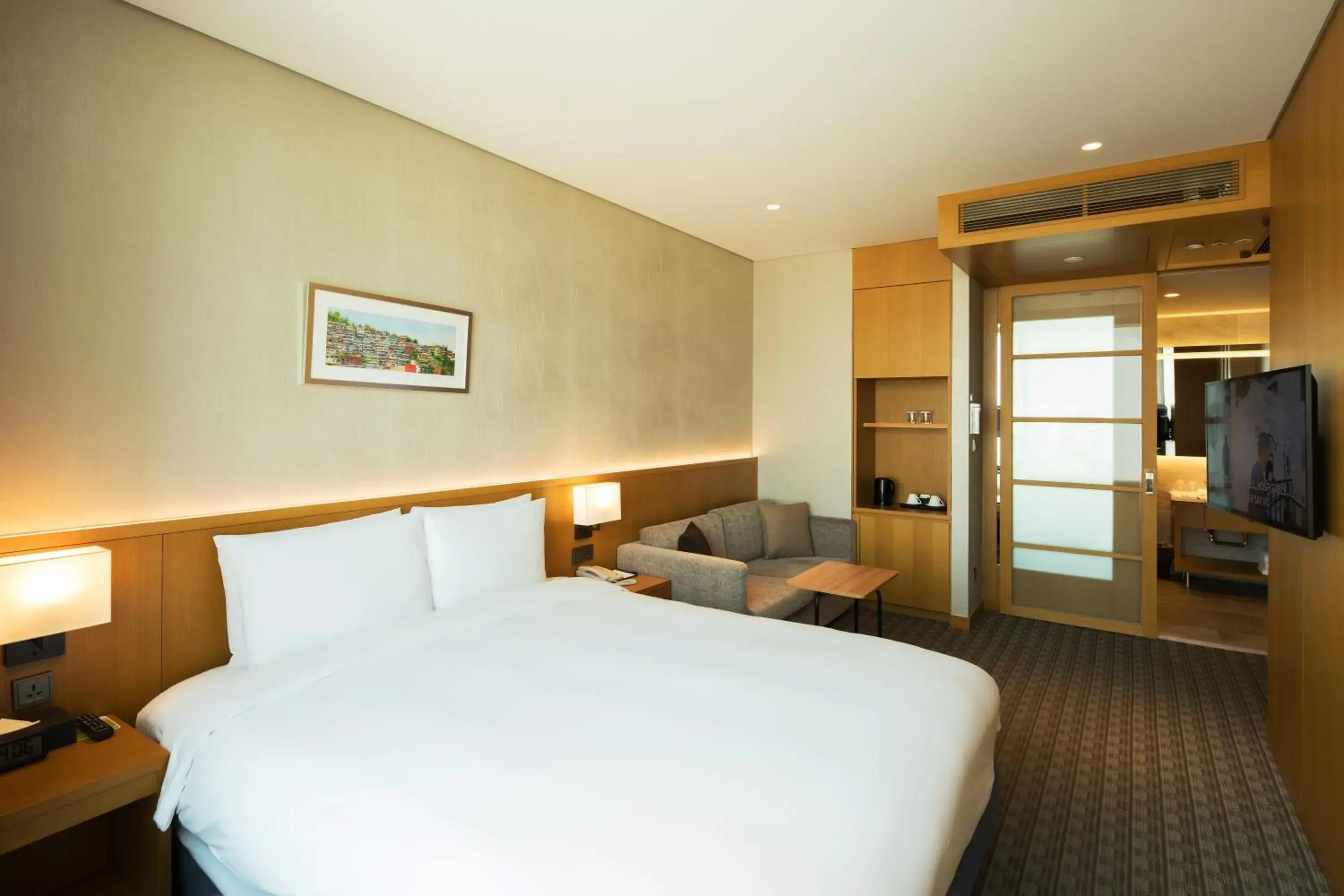 Decorative detail, Bed in Sotetsu Hotels The Splaisir Seoul Dongdaemun