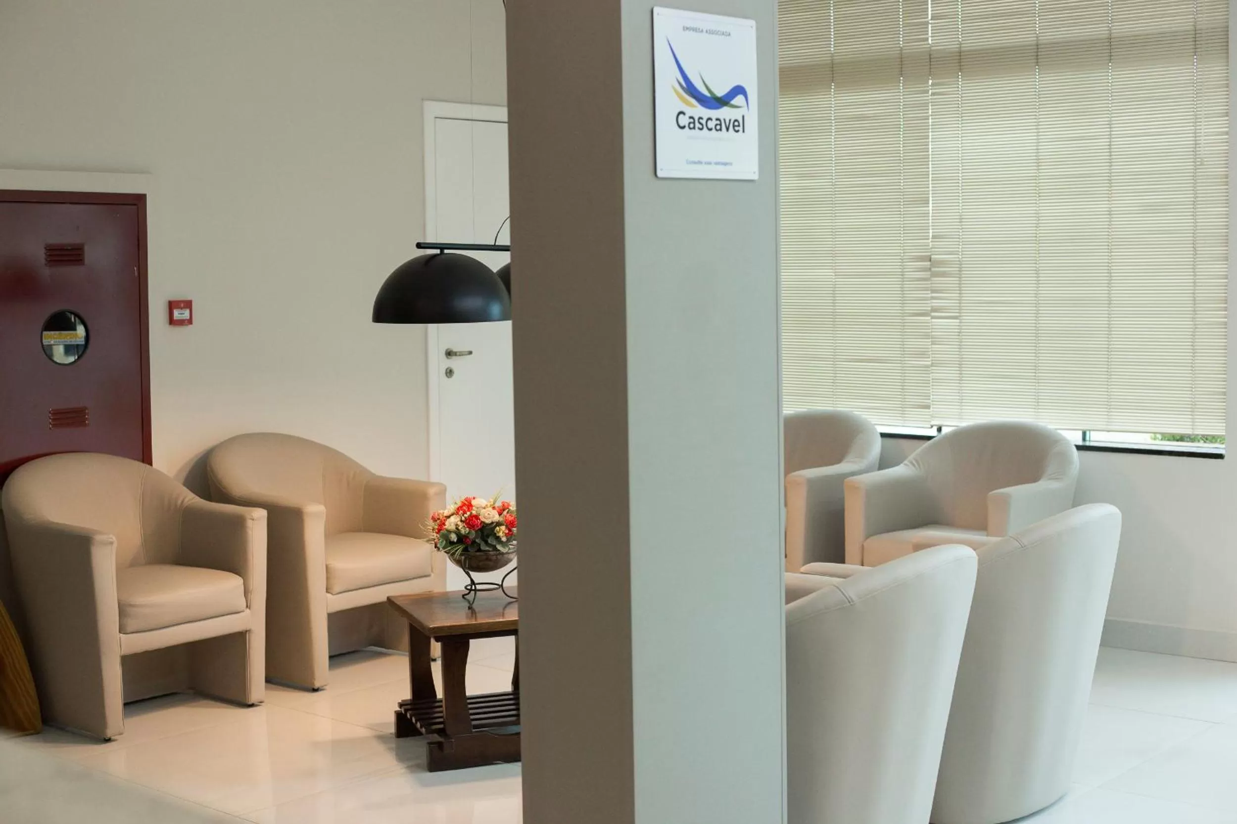 Seating area in Hotel Trevo Cascavel