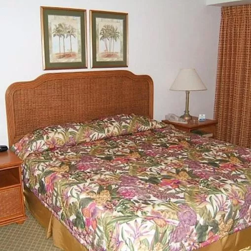 Photo of the whole room, Bed in Castaways Resort and Suites