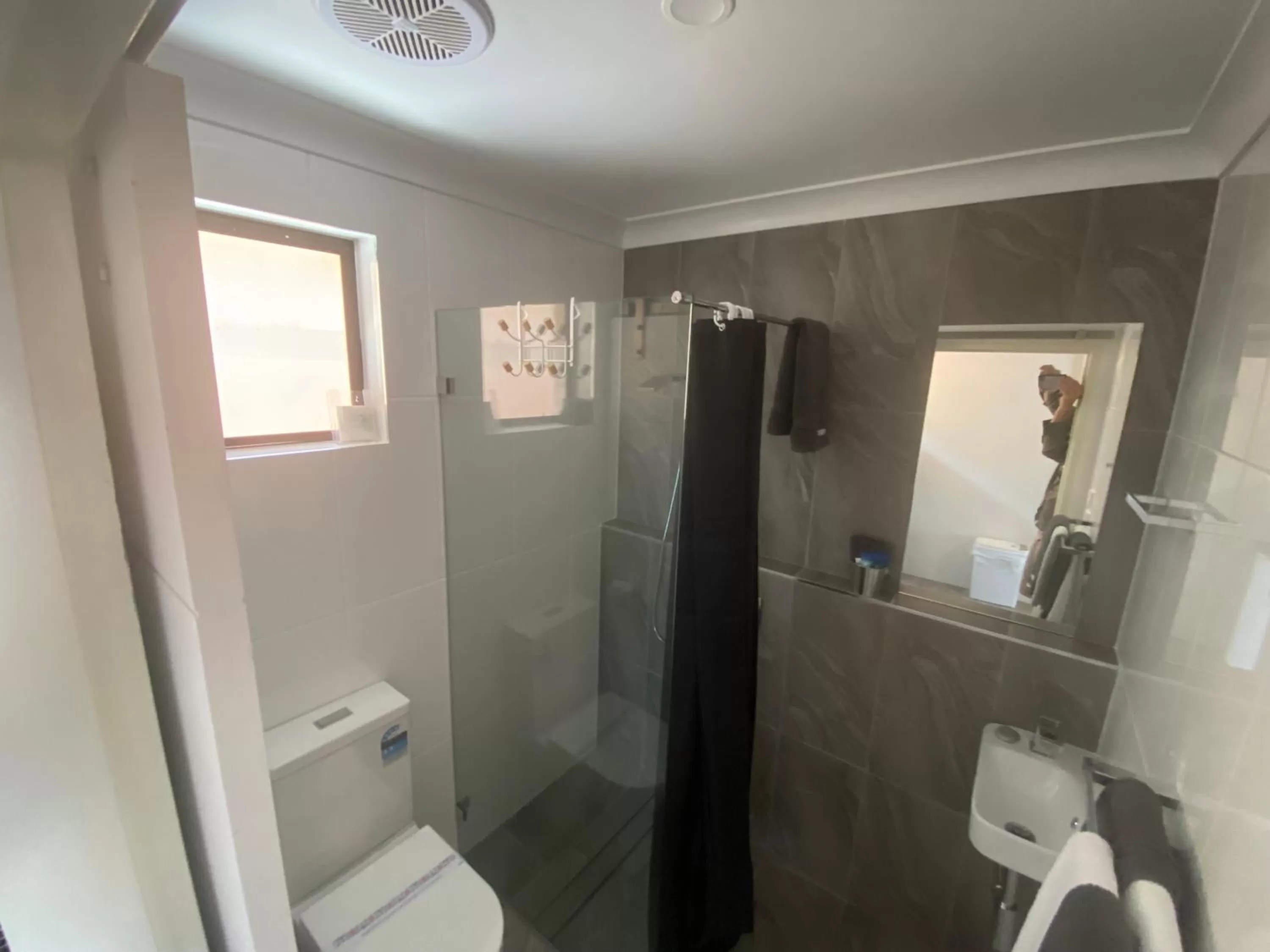 Shower in Woongarra Motel