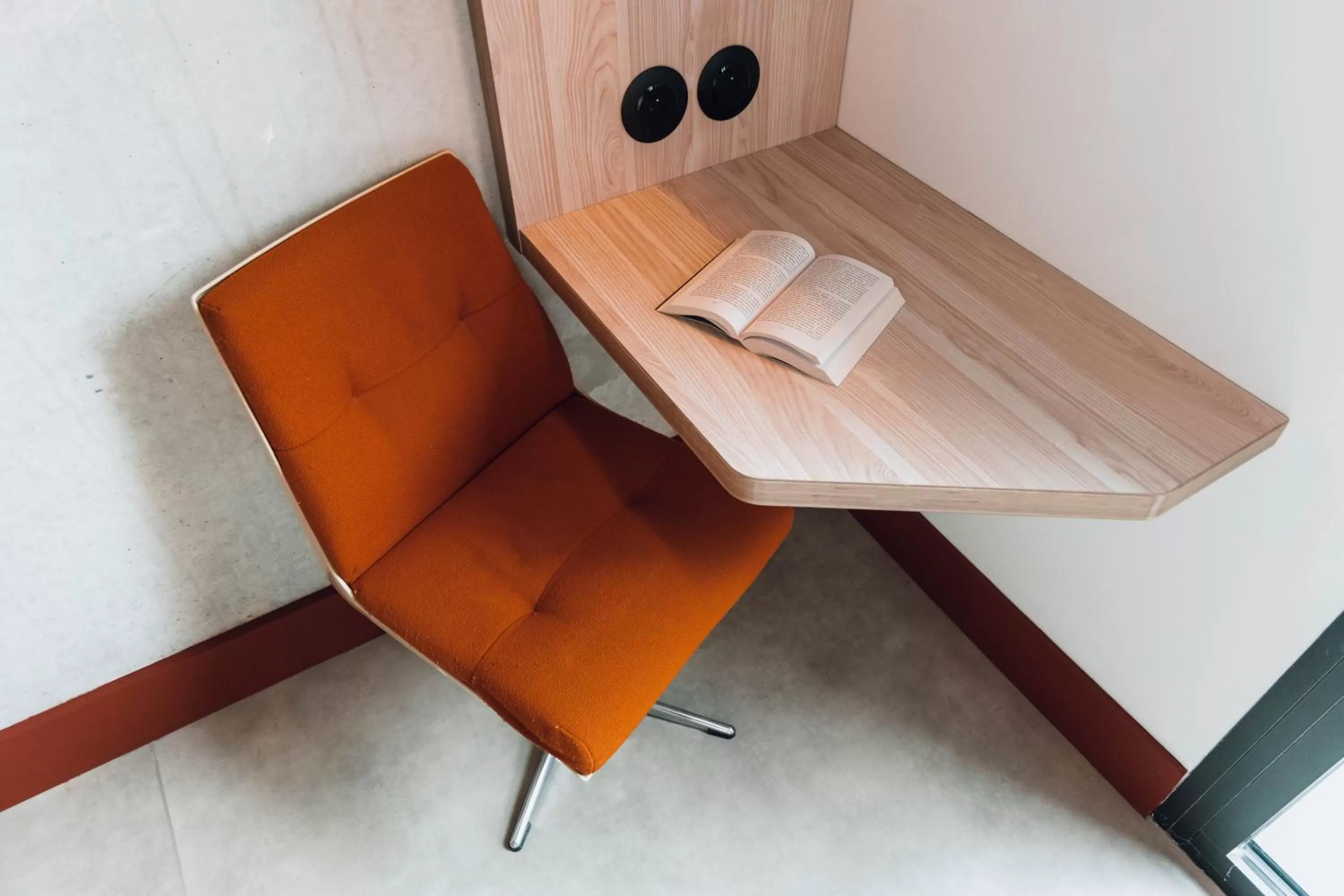 Photo of the whole room in greet Hotel La Rochelle Centre