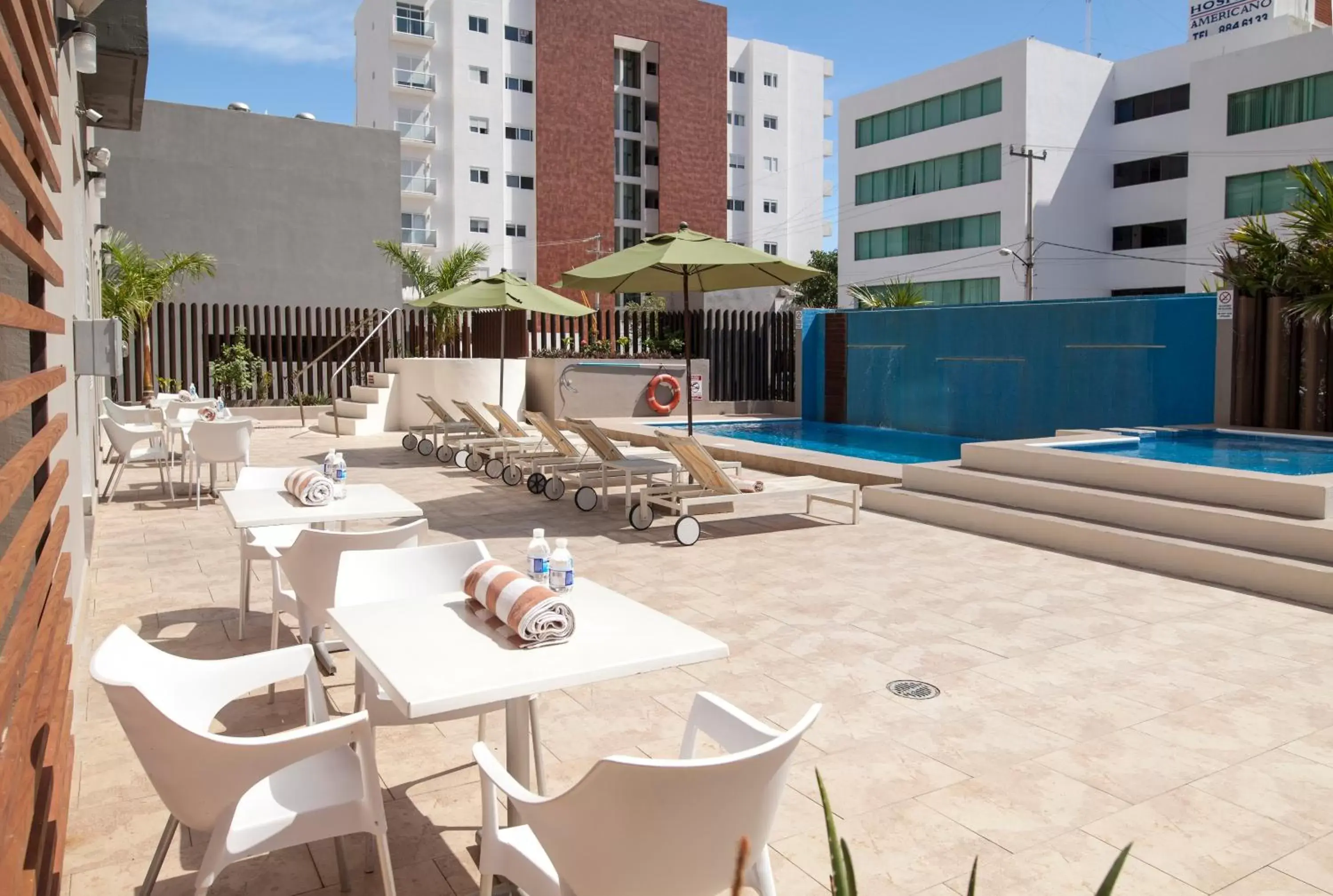 Swimming Pool in Wyndham Garden Cancun Downtown