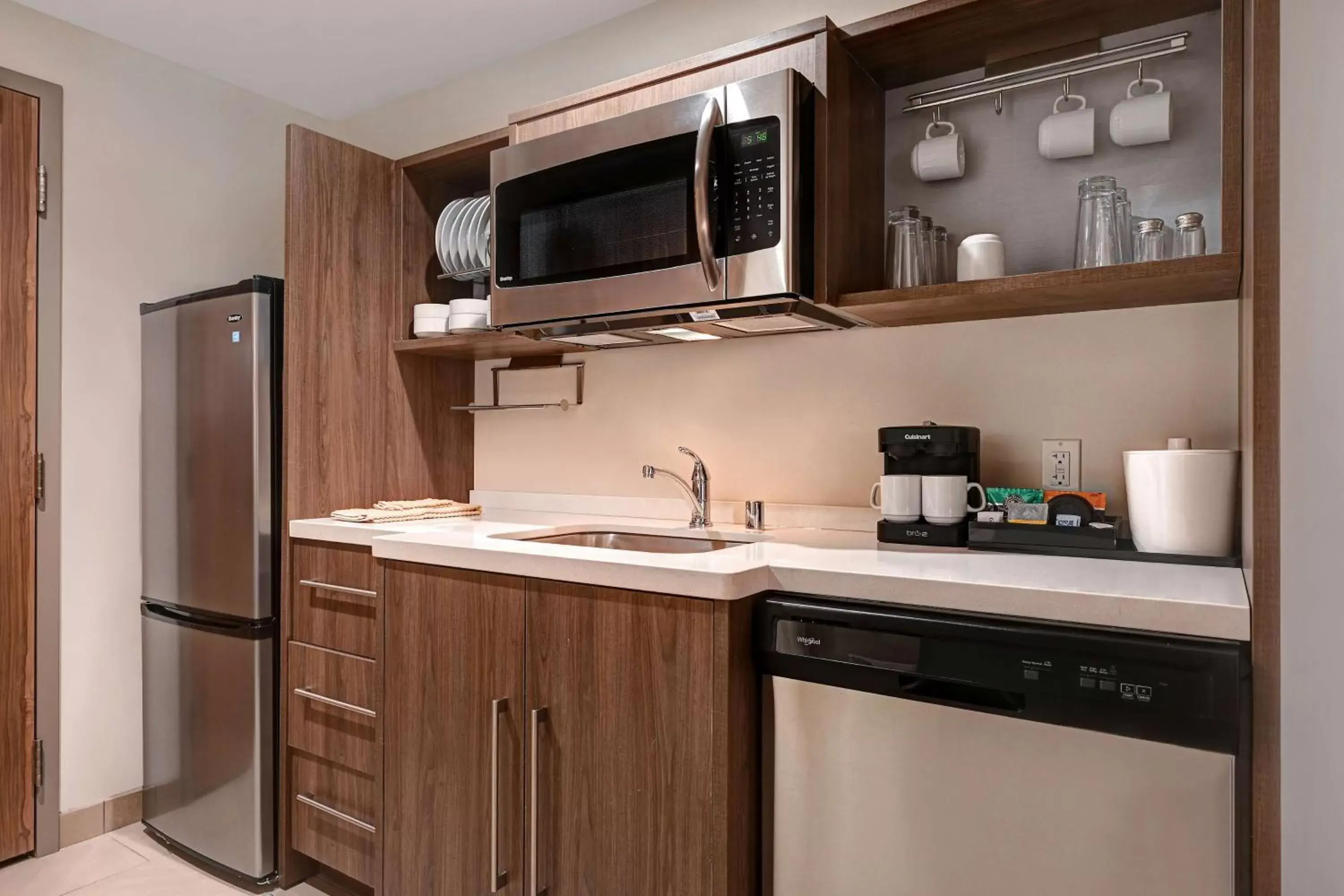 Kitchen or kitchenette, Kitchen/Kitchenette in Home2 Suites By Hilton Anaheim Resort