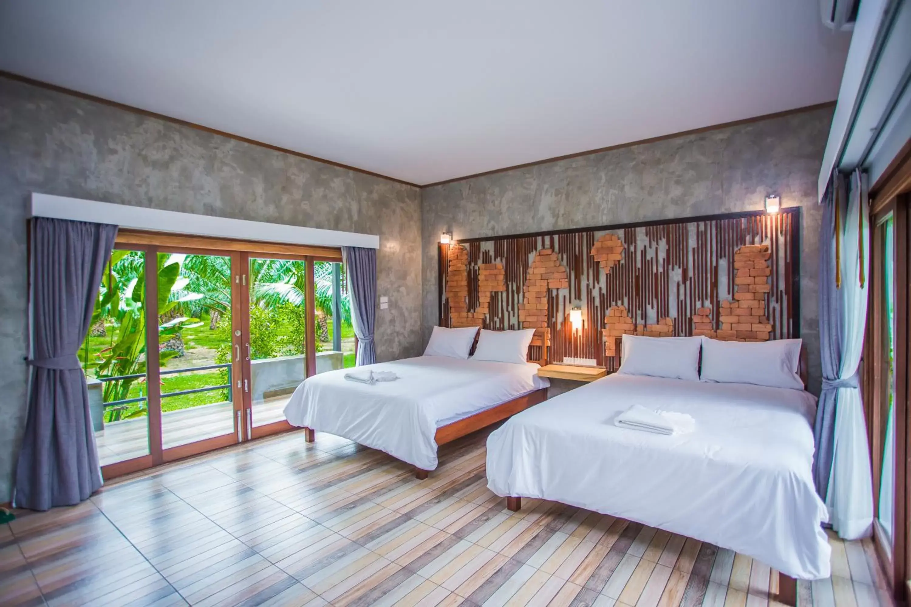 Bedroom, Bed in Palm Pran Resort