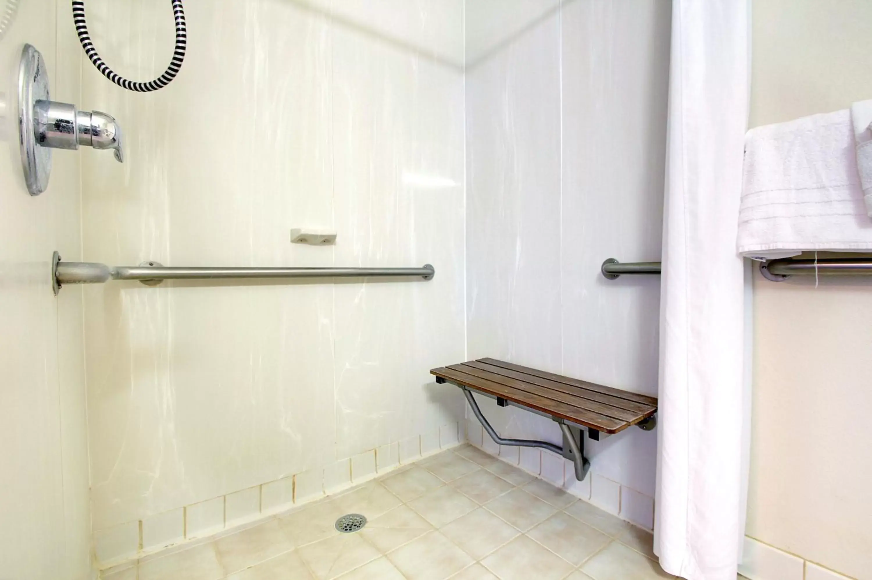 Shower, Bathroom in Super 8 by Wyndham O Neill NE