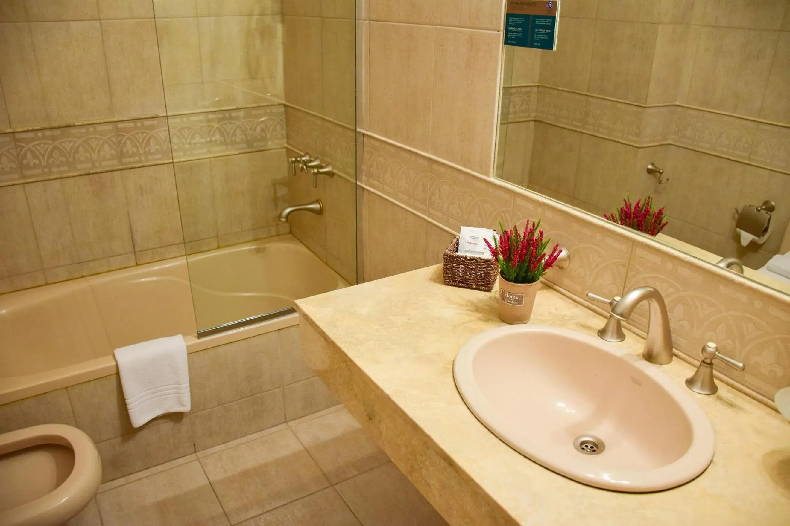 Bathroom in Suipacha Suites