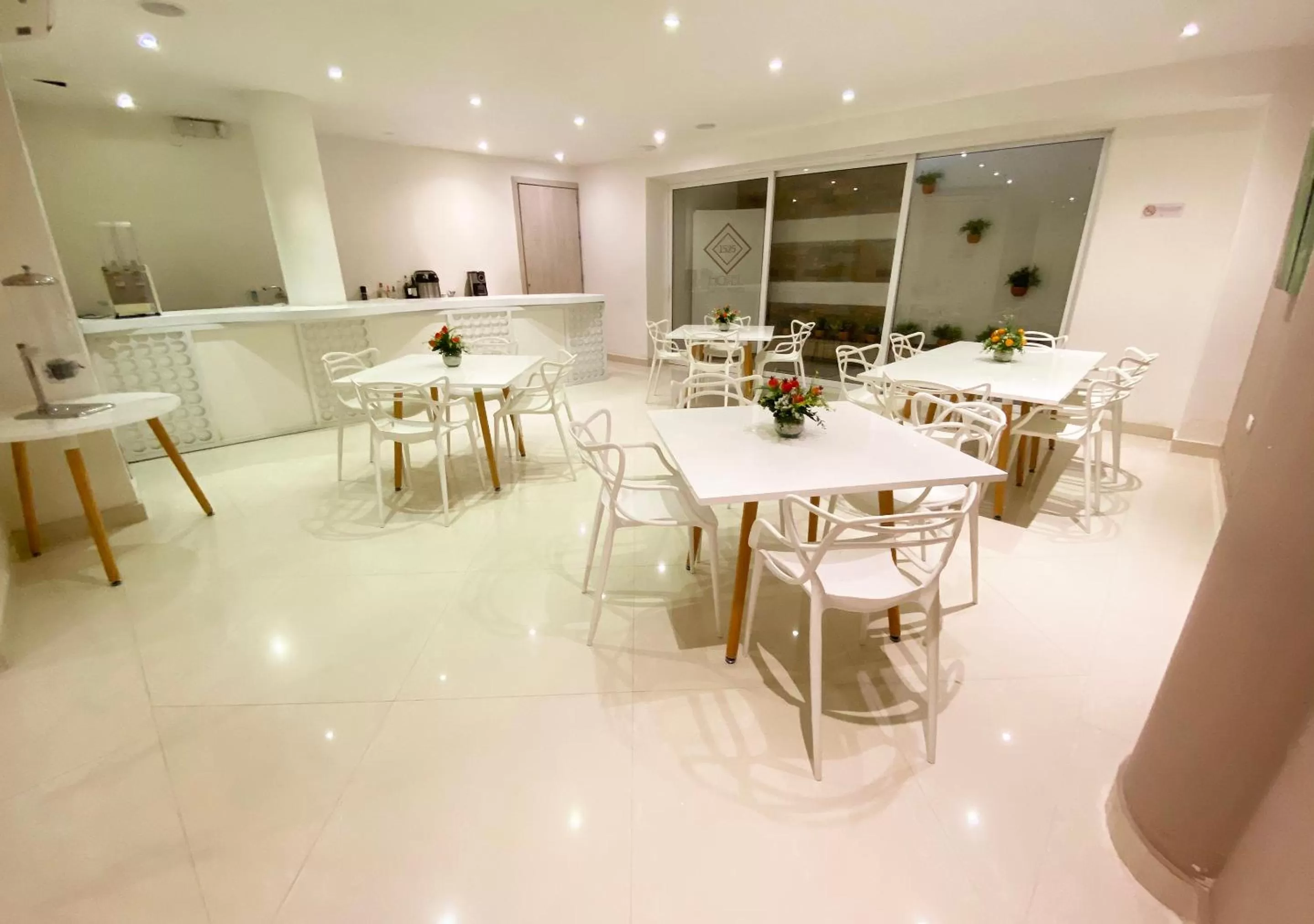 Area and facilities in Hotel 1525 By GEH Suites