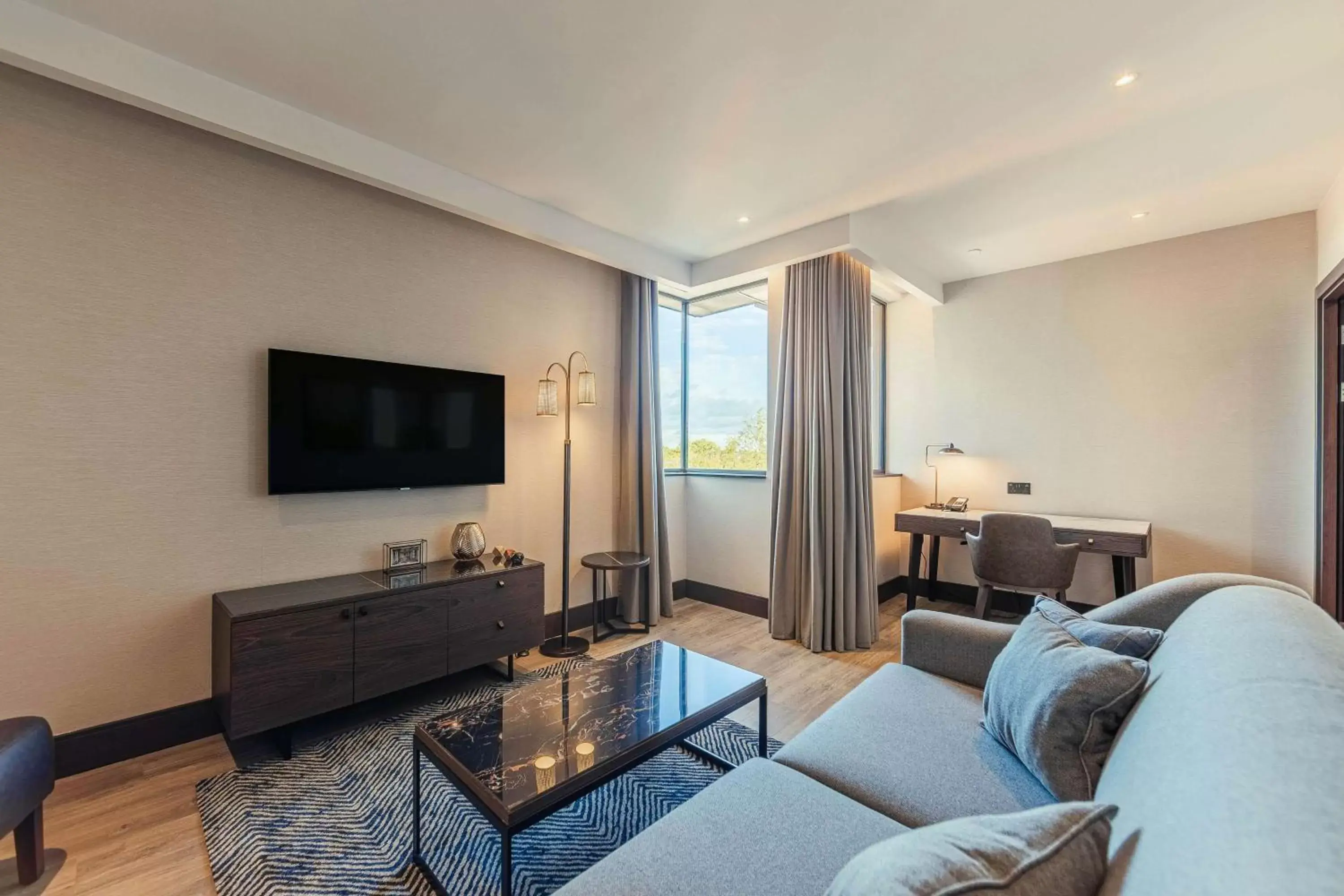 Bedroom, TV/Entertainment Center in The Fellows House Cambridge, Curio Collection By Hilton