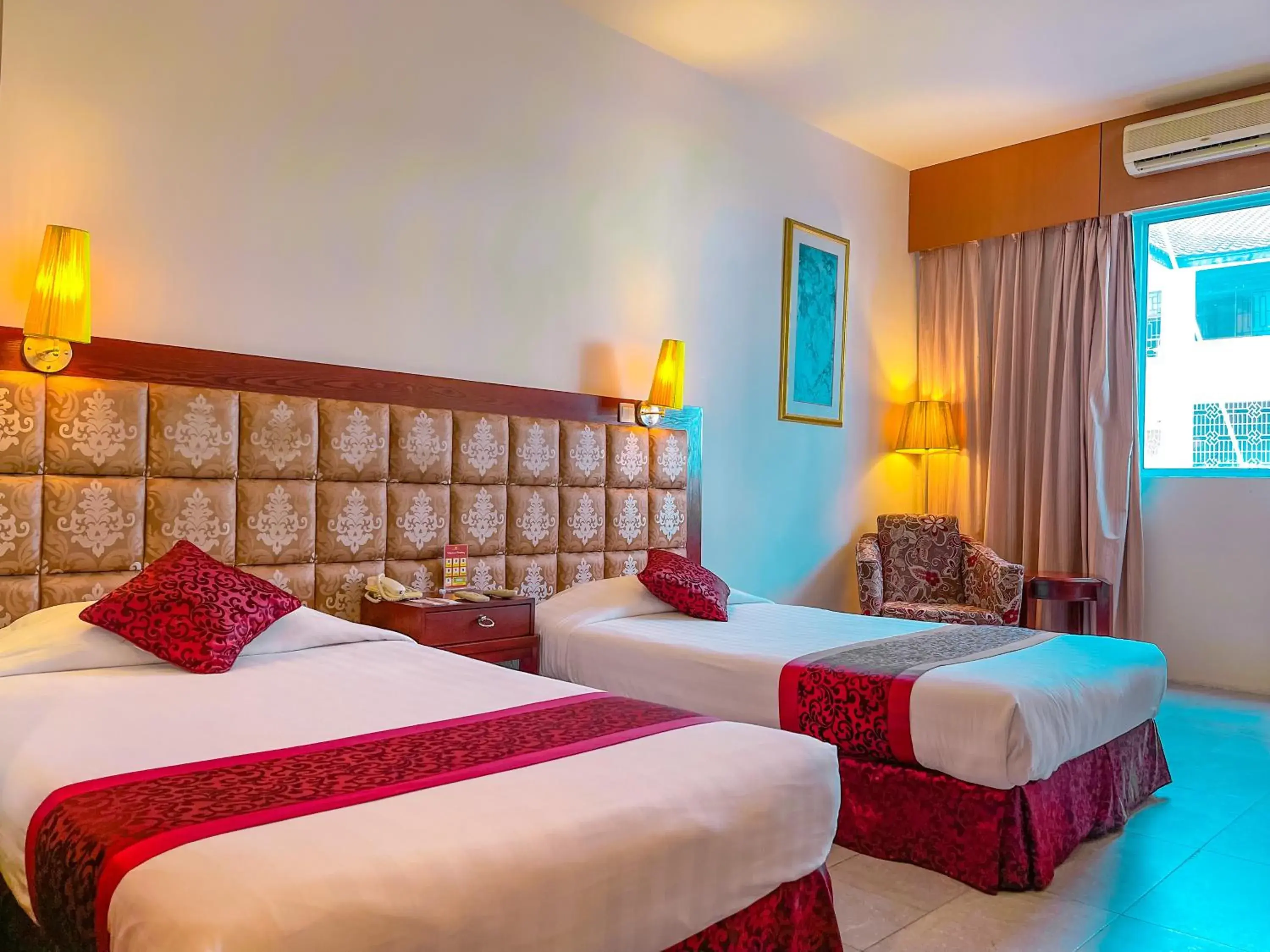 Bedroom, Bed in Crown Vista Hotel