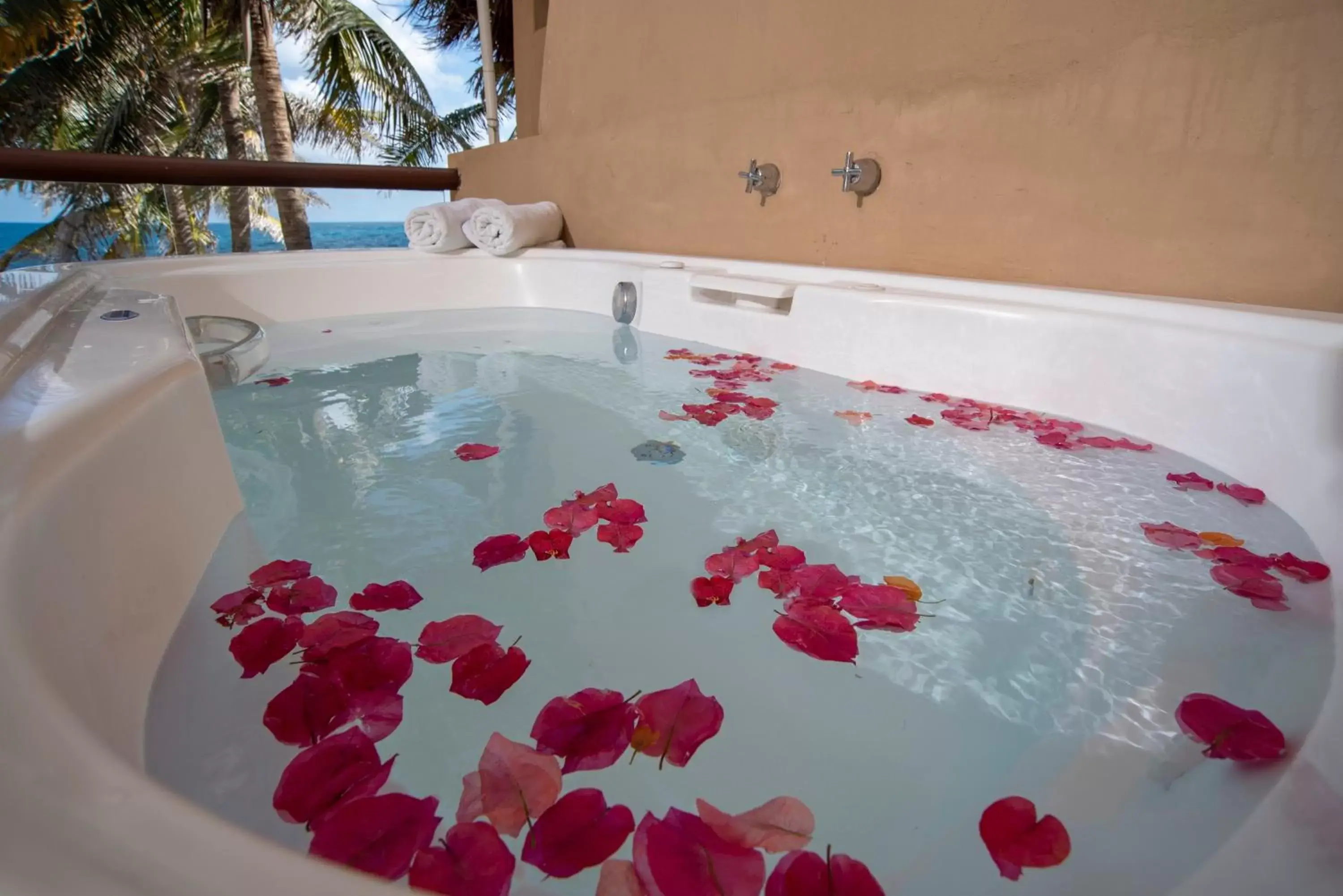 Hot Tub in Hotel Playa La Media Luna