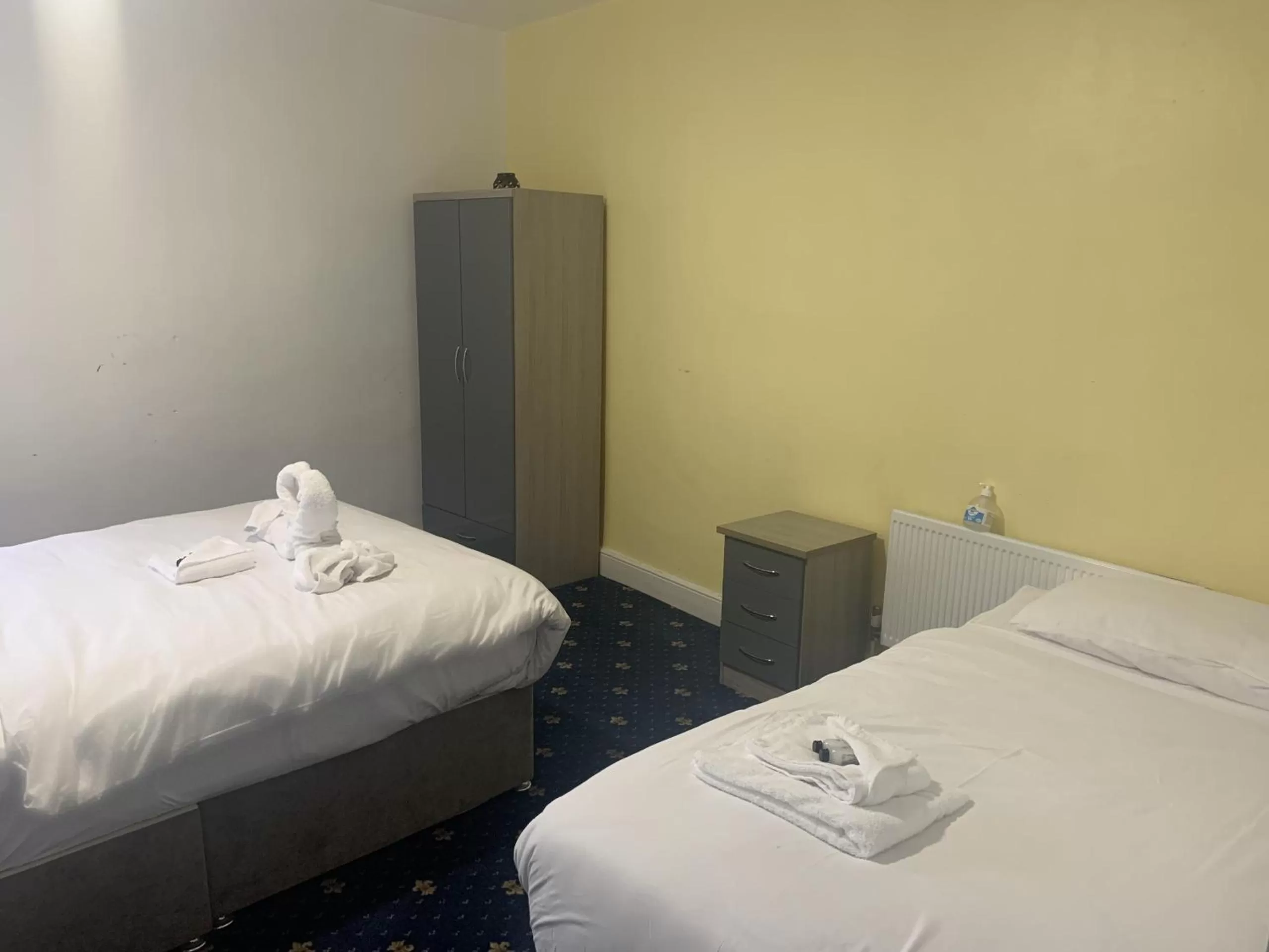 Bedroom, Bed in Maqs Bistro