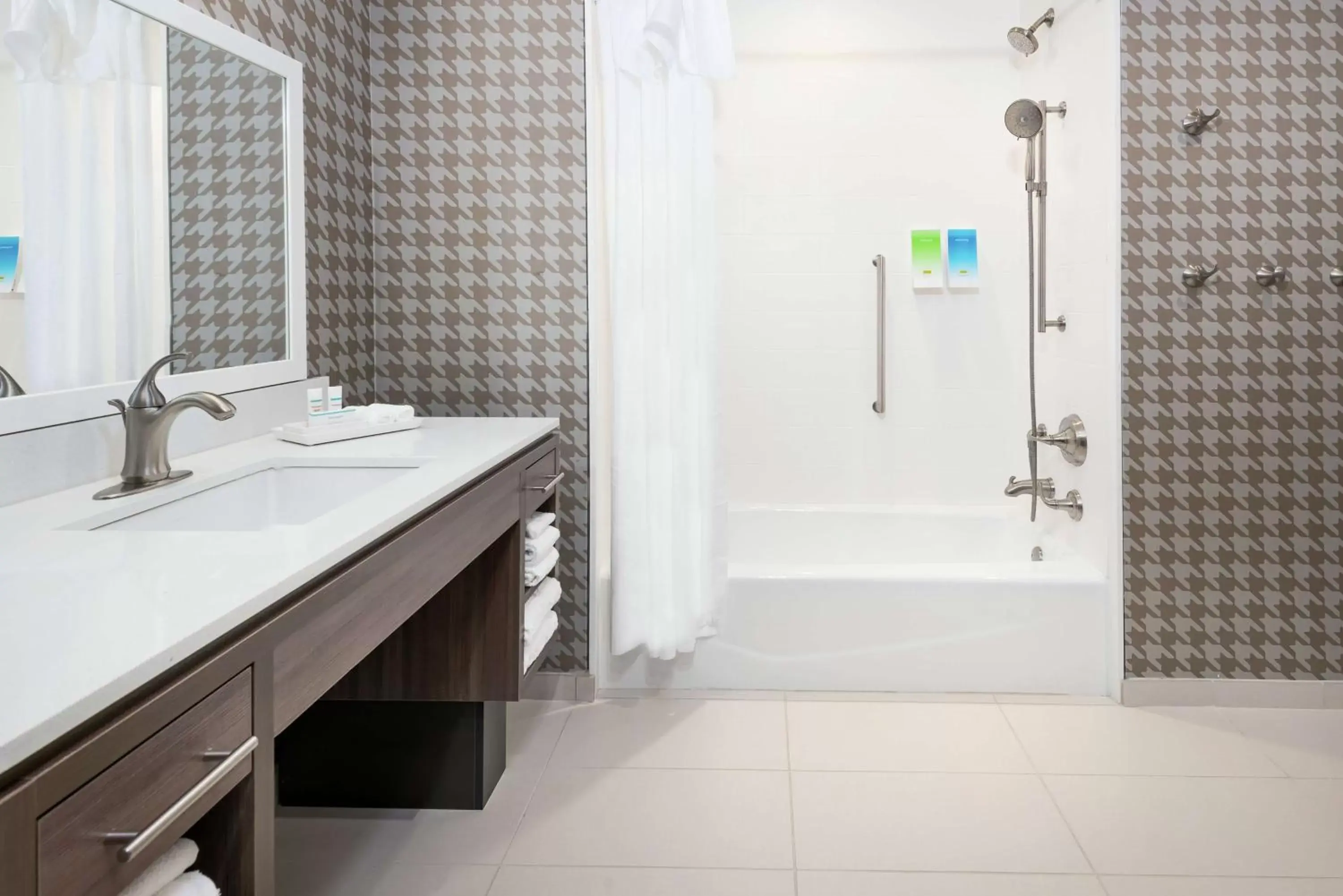 Bathroom in Home2 Suites By Hilton Orlando Near UCF