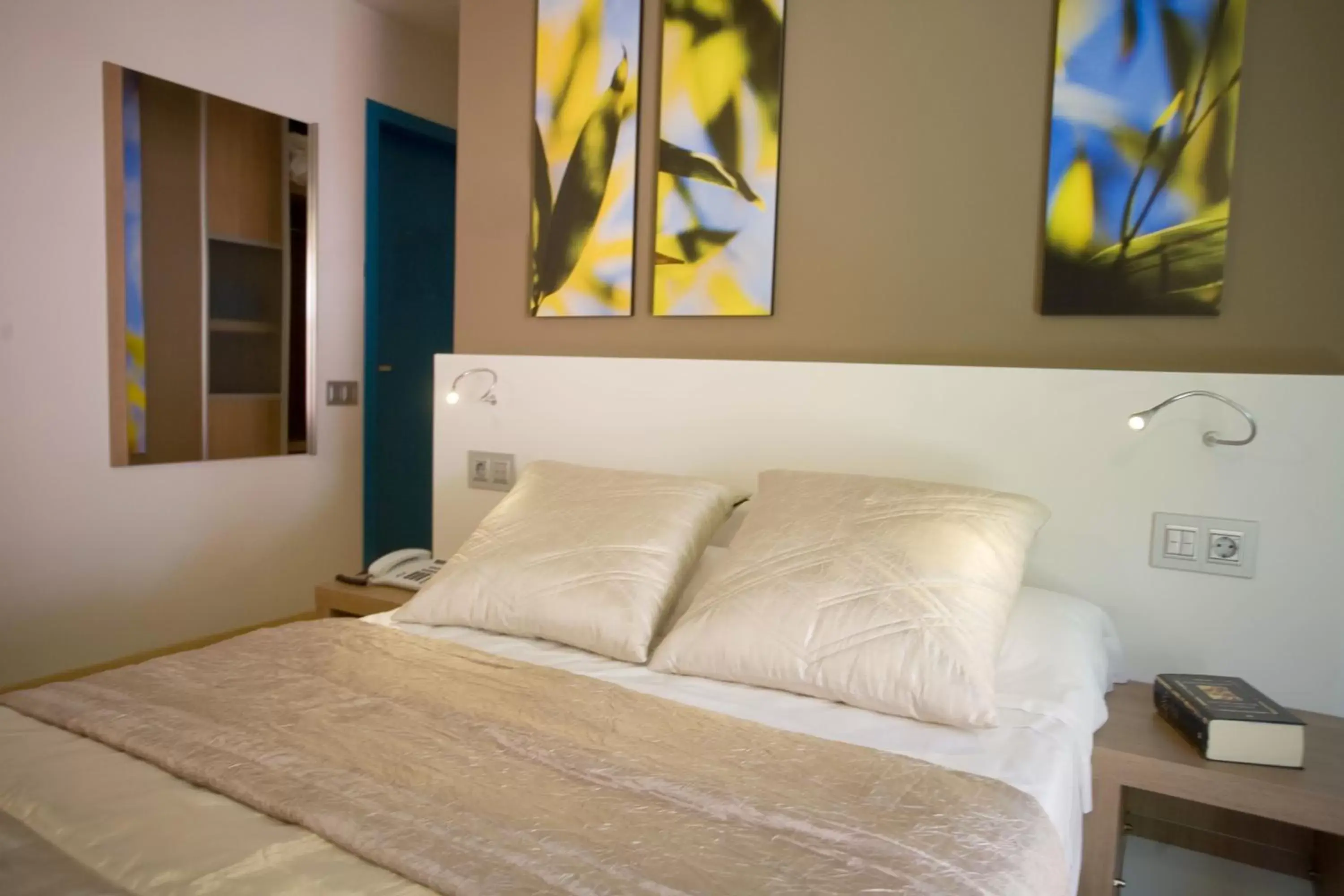 Budget Double Room in Hotel La Sèquia Molinar Budget Double Room in Hotel La Sèquia Molinar