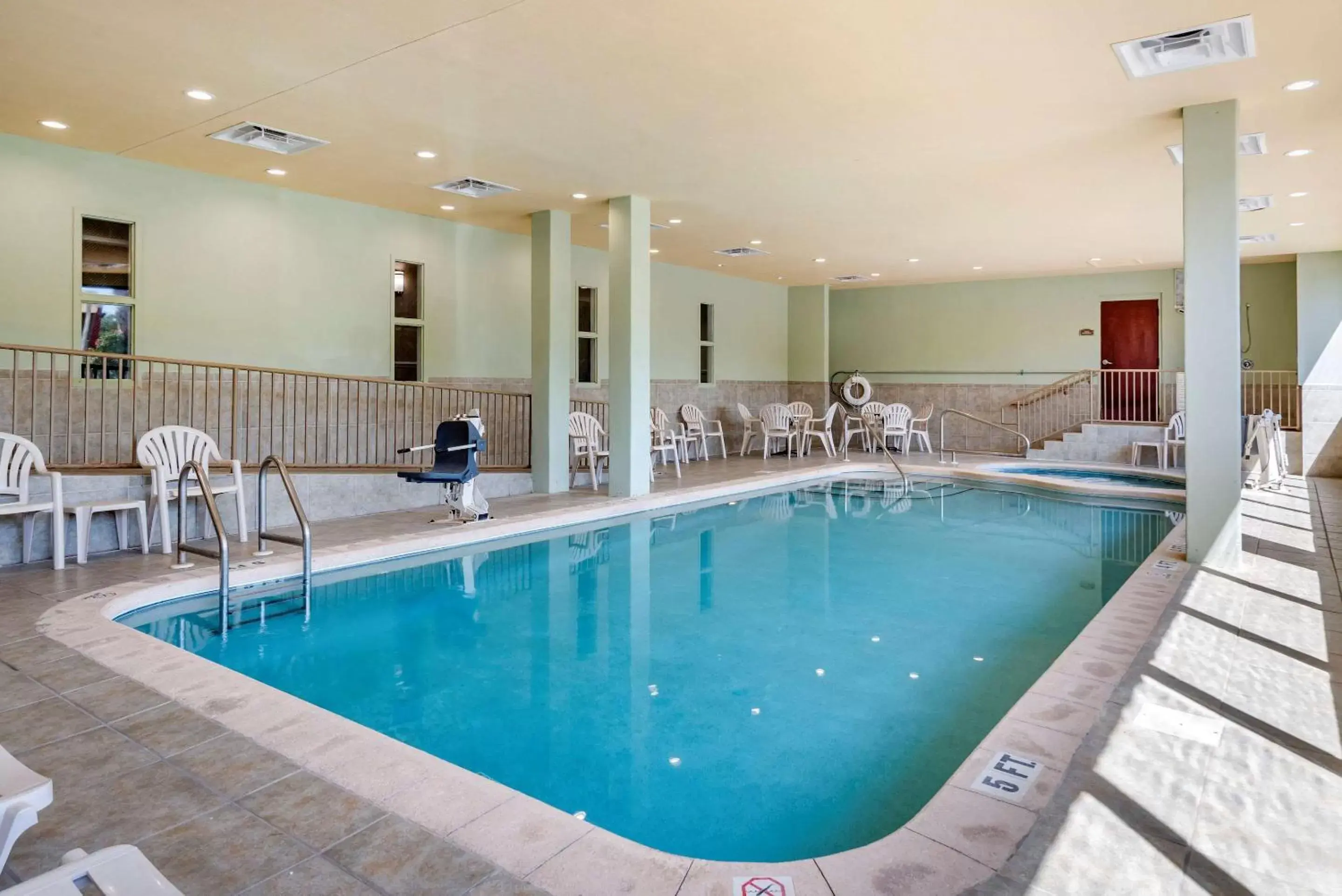 Activities, Swimming Pool in Comfort Inn & Suites Fort Walton Beach