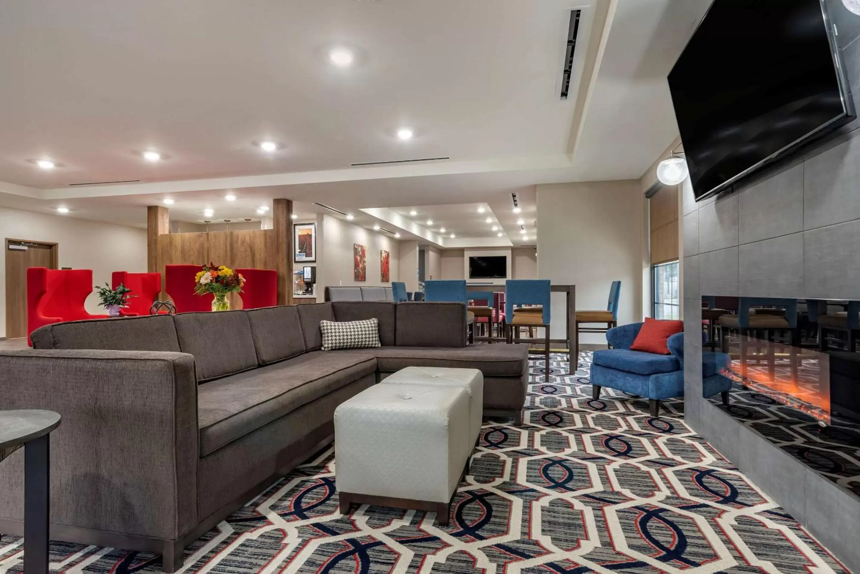 Lobby or reception, Seating Area in Comfort Inn & Suites Downtown near University