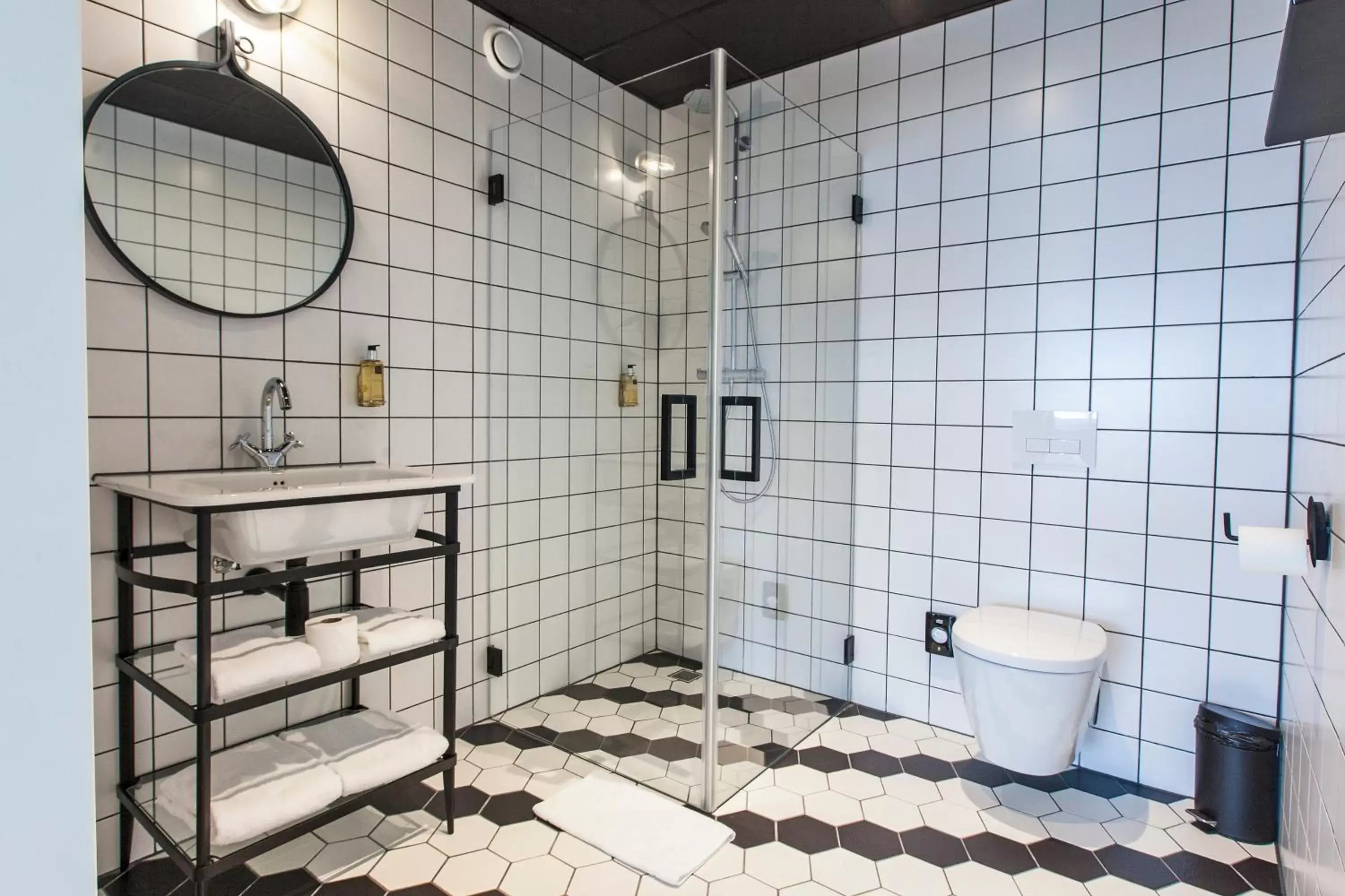 Shower, Bathroom in ibis Styles Amsterdam Airport