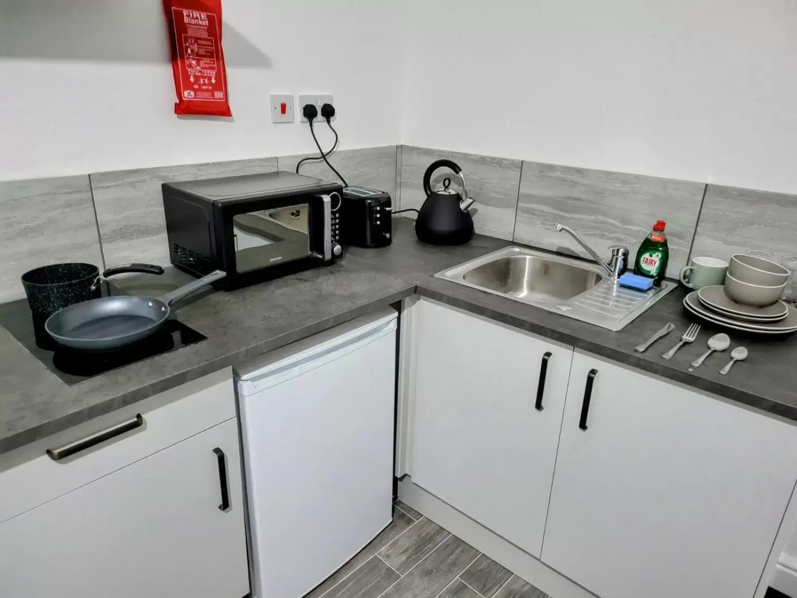 Kitchen or kitchenette, Kitchen/Kitchenette in Easy Living Nottingham - Burns Street