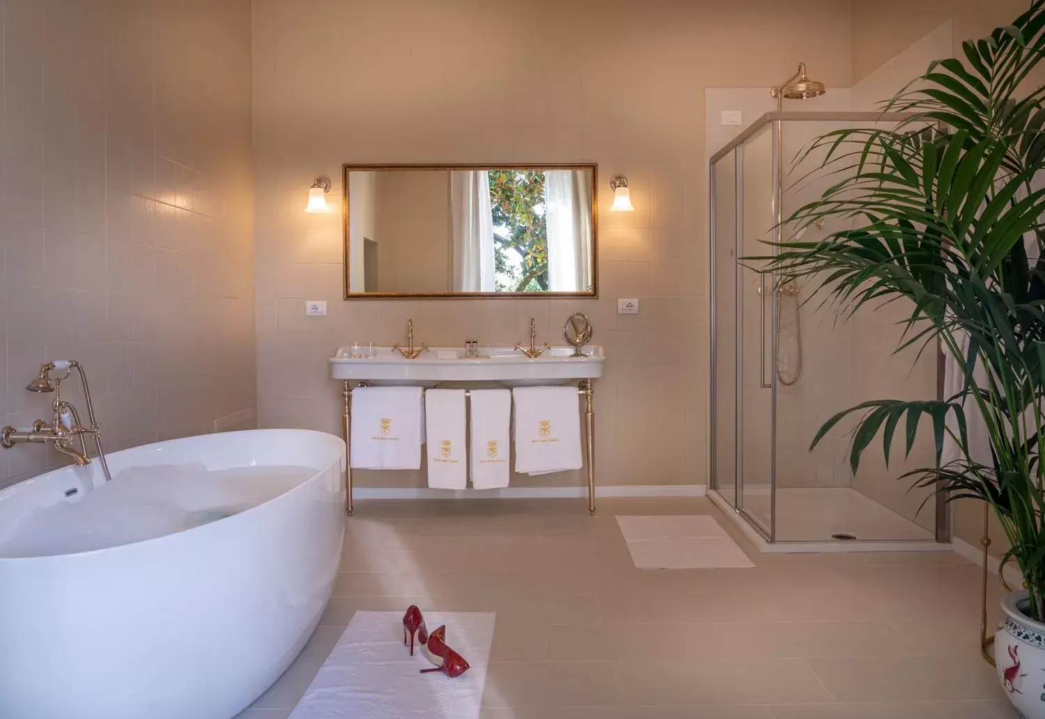 Bathroom in Palazzo Cavagna Sangiuliani