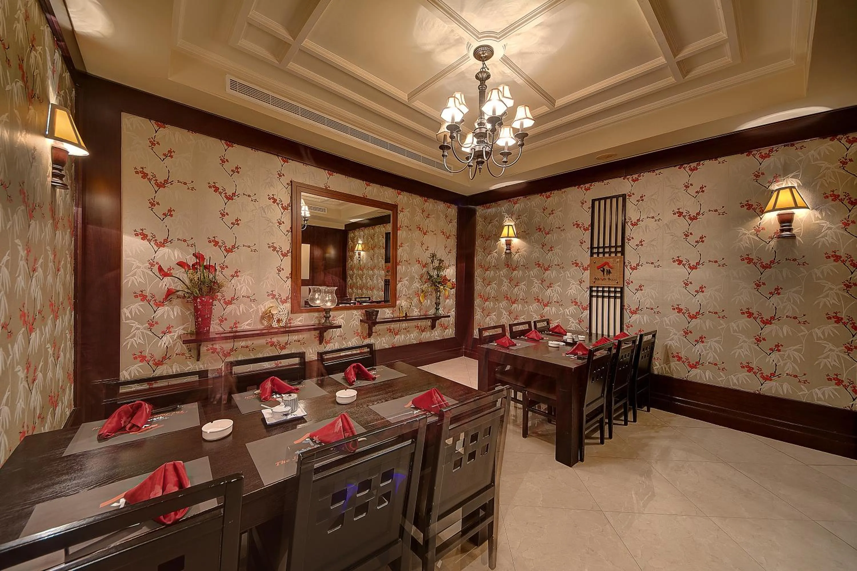 Restaurant/places to eat in Ascot Hotel