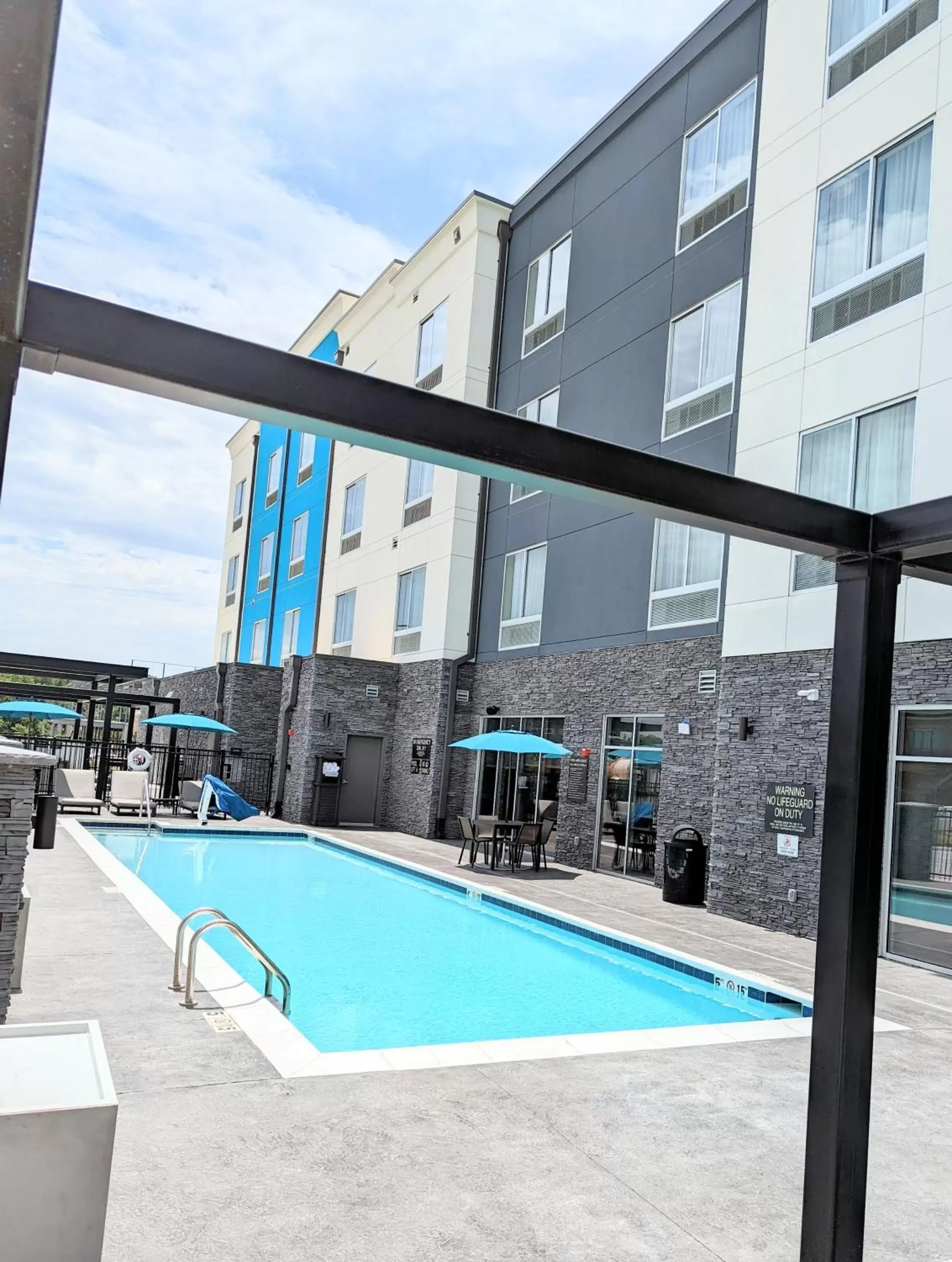 Swimming pool, Property Building in Candlewood Suites - Tulsa Hills - Jenks, an IHG Hotel